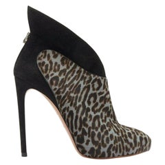 ALAIA blau schwarzer Leopardendruck Kalbshaar Wildleder eckig Flügel zurück Bootie EU39.5