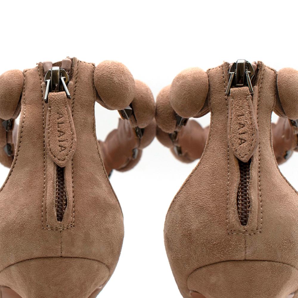 Alaia Bombe 90 Sandalen aus Wildleder mit Nieten - 38.5 im Zustand „Hervorragend“ in London, GB