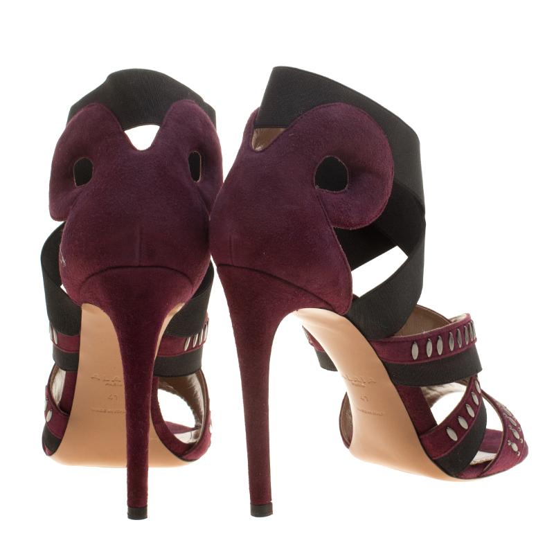 Alaia Bordeaux Studded Suede Cross Strap Peep Toe Sandals Size 41 (Schwarz)