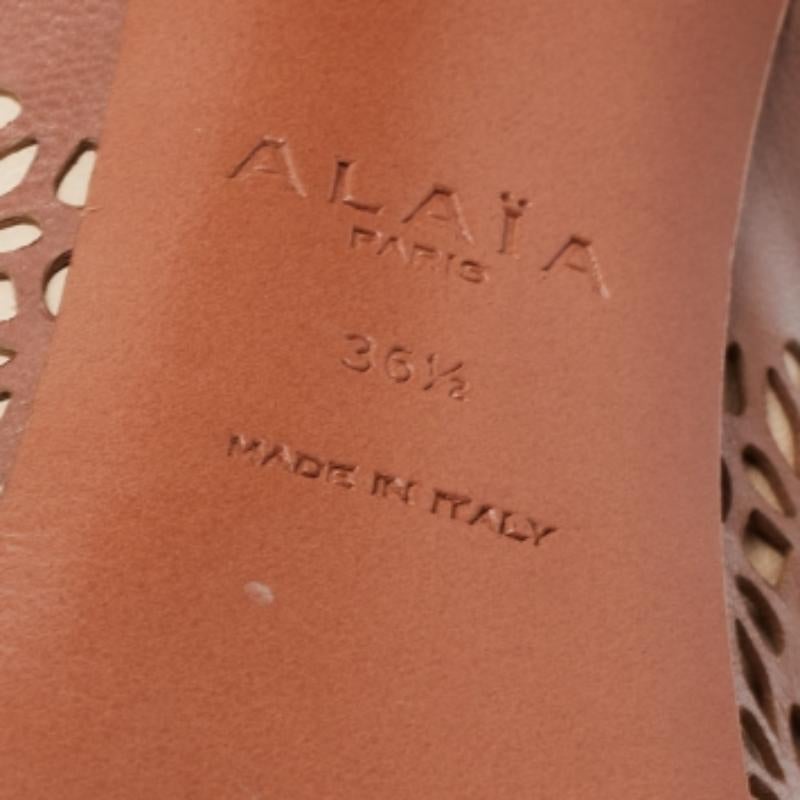 De las mujeres Alaia Piel Marrón/Beige Peep Toe  Tamaño de las sandalias con correa de tobillo  36.5 en venta