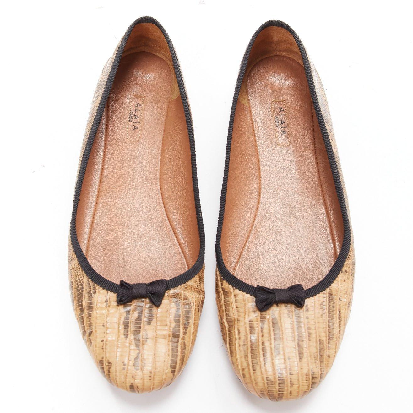 ALAIA chaussures ballerines en cuir marron écaillé avec nœud noir EU37
Référence : SNKO/A00371
Marque : Alaia
MATERIAL : Cuir, Fabrice
Couleur : marron, noir
Motif : Imprimé animal
Fermeture : Slip On
Doublure : Cuir marron
Fabriqué en :