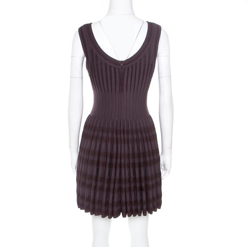 This brown dress from Alaia features a splendid design making it a must-have piece in your closet. Made from blended fabric, this sleeveless dress has a fit and flare silhouette. Kick-start your days on a happy note with this gorgeous