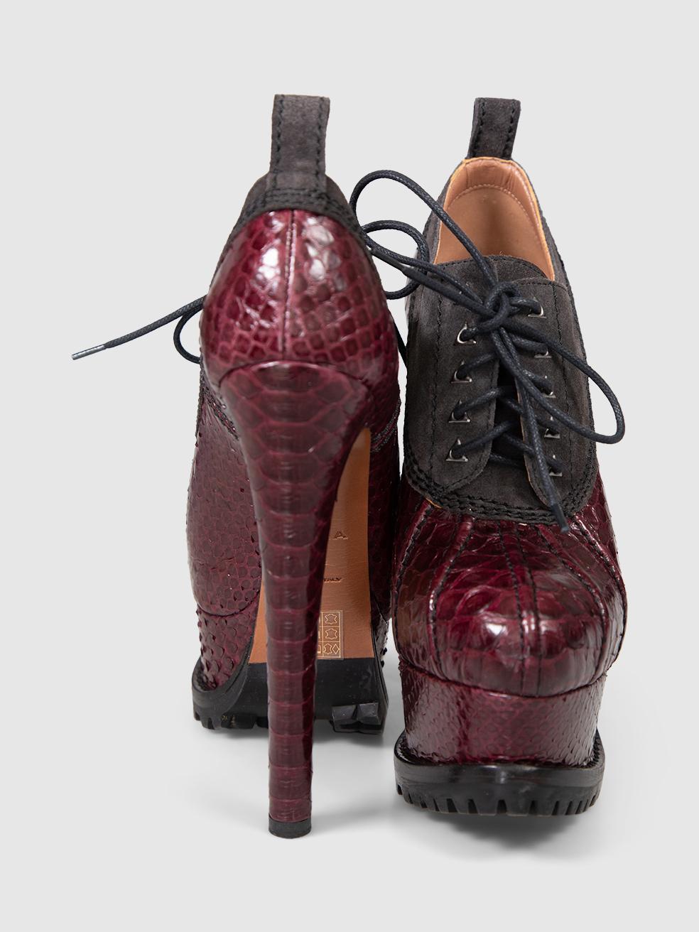 Alaïa Burgundy Python Lace Up Heels Size IT 35.5 In Good Condition For Sale In London, GB
