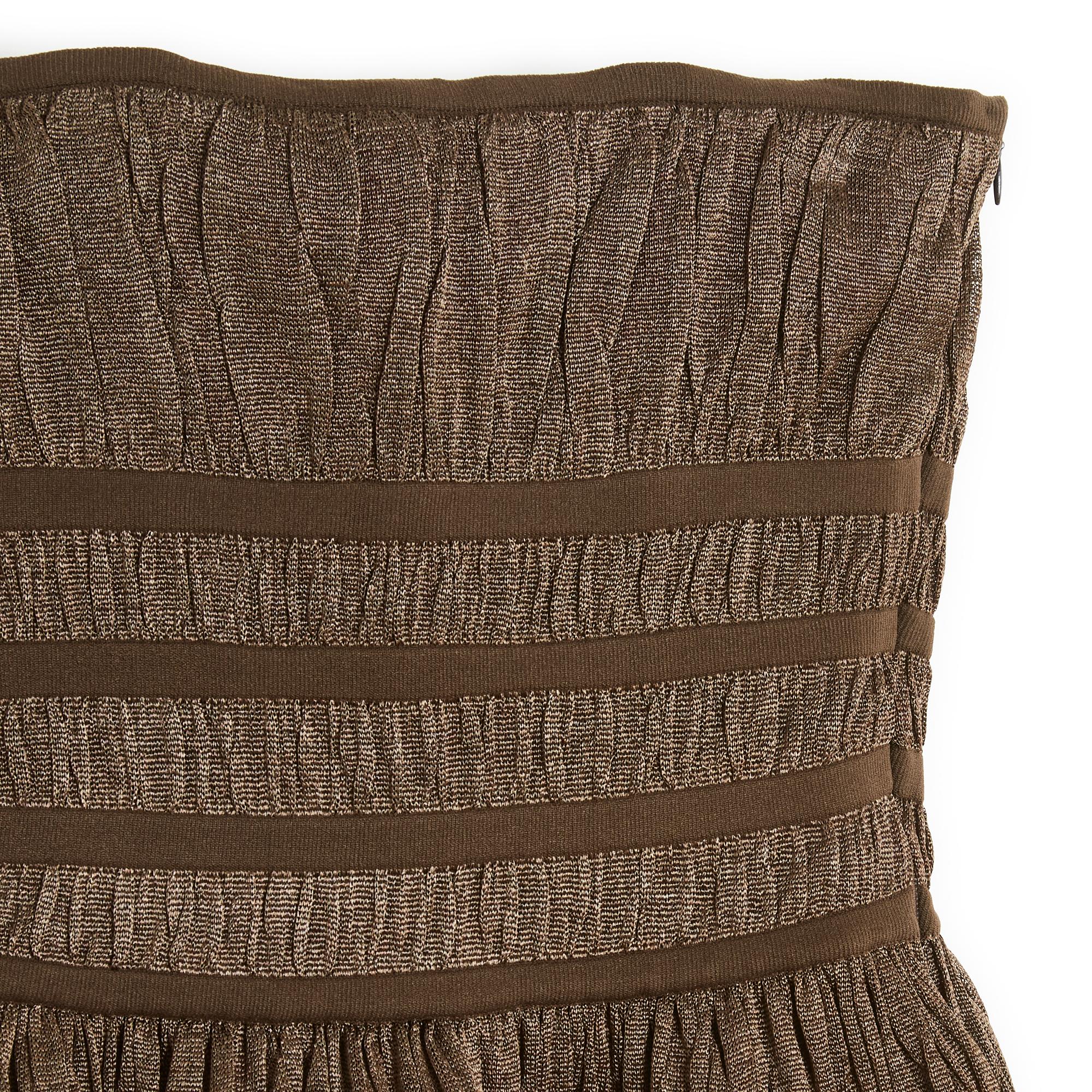 Alaïa bustier dress in viscose knit draped and stitched with elastic ribbons (and also in knit), bustier fitted in black silk, skirt lined with a dark red viscose knit, all closed with a long zip and a hook ( + zip and hook at the bust). Size
