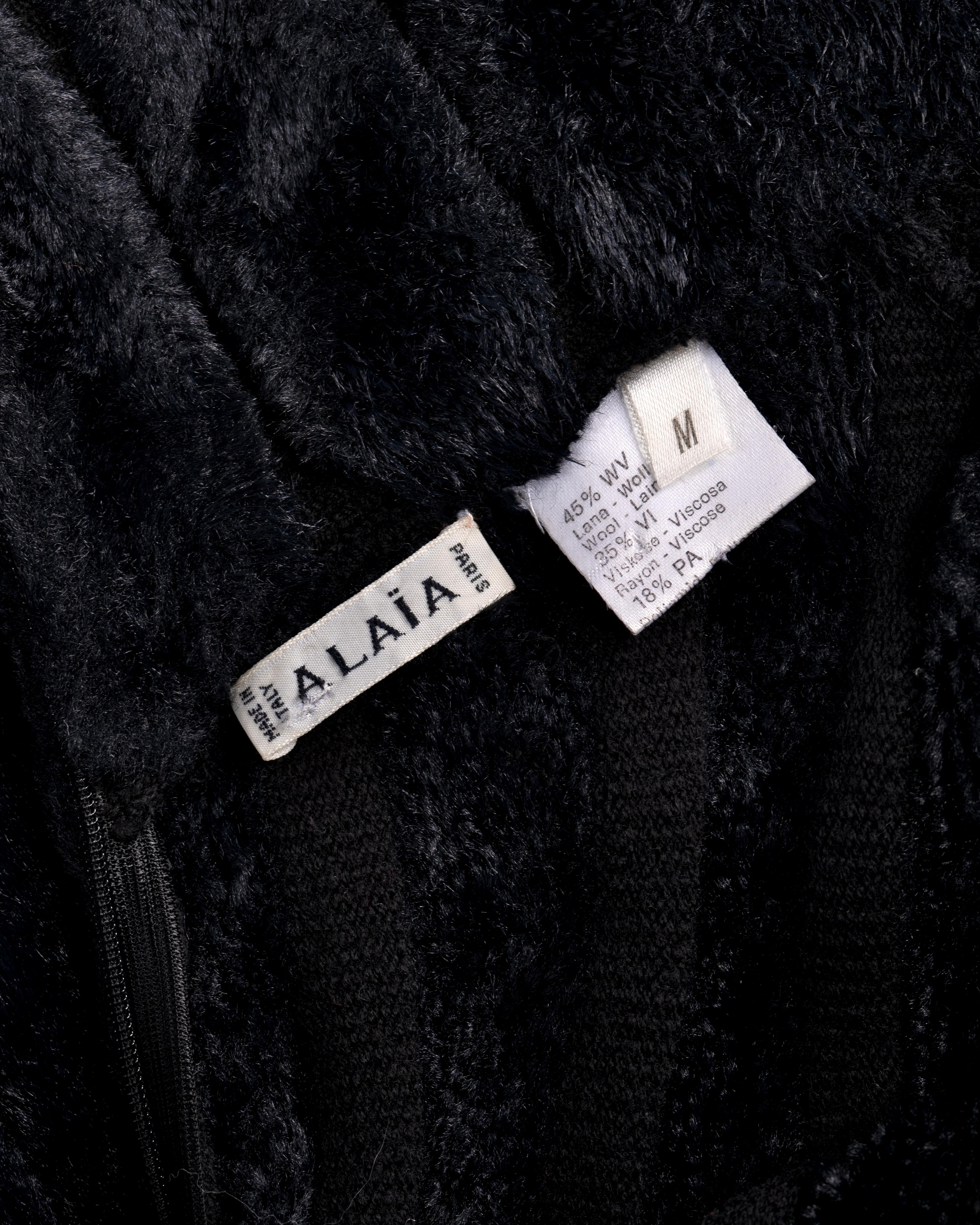 Alaia by Azzedine Alaia Vestido de noche de cuello alto de chenilla de lana negra, SS 1994 en venta 8
