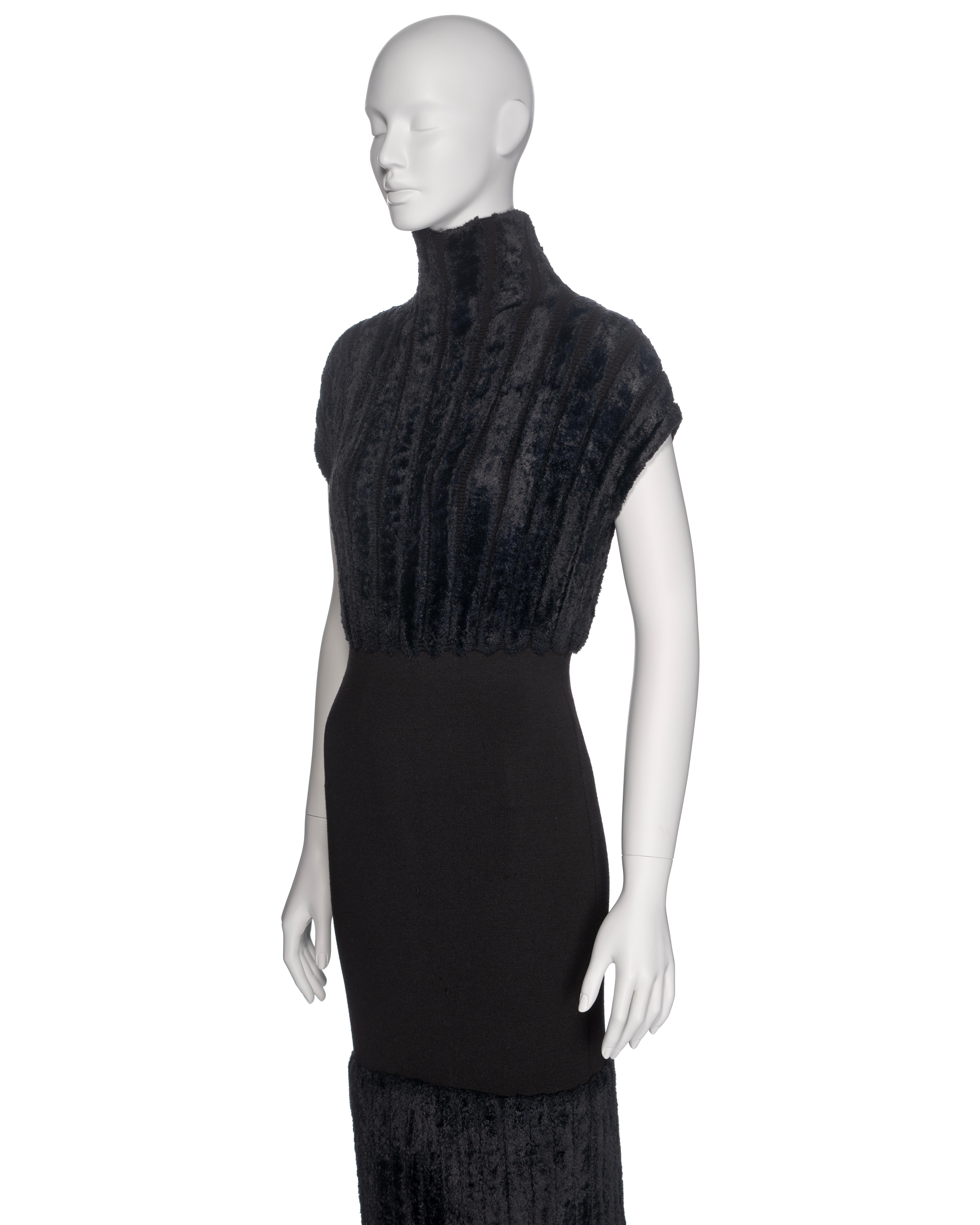Alaia by Azzedine Alaia Vestido de noche de cuello alto de chenilla de lana negra, SS 1994 en venta 5