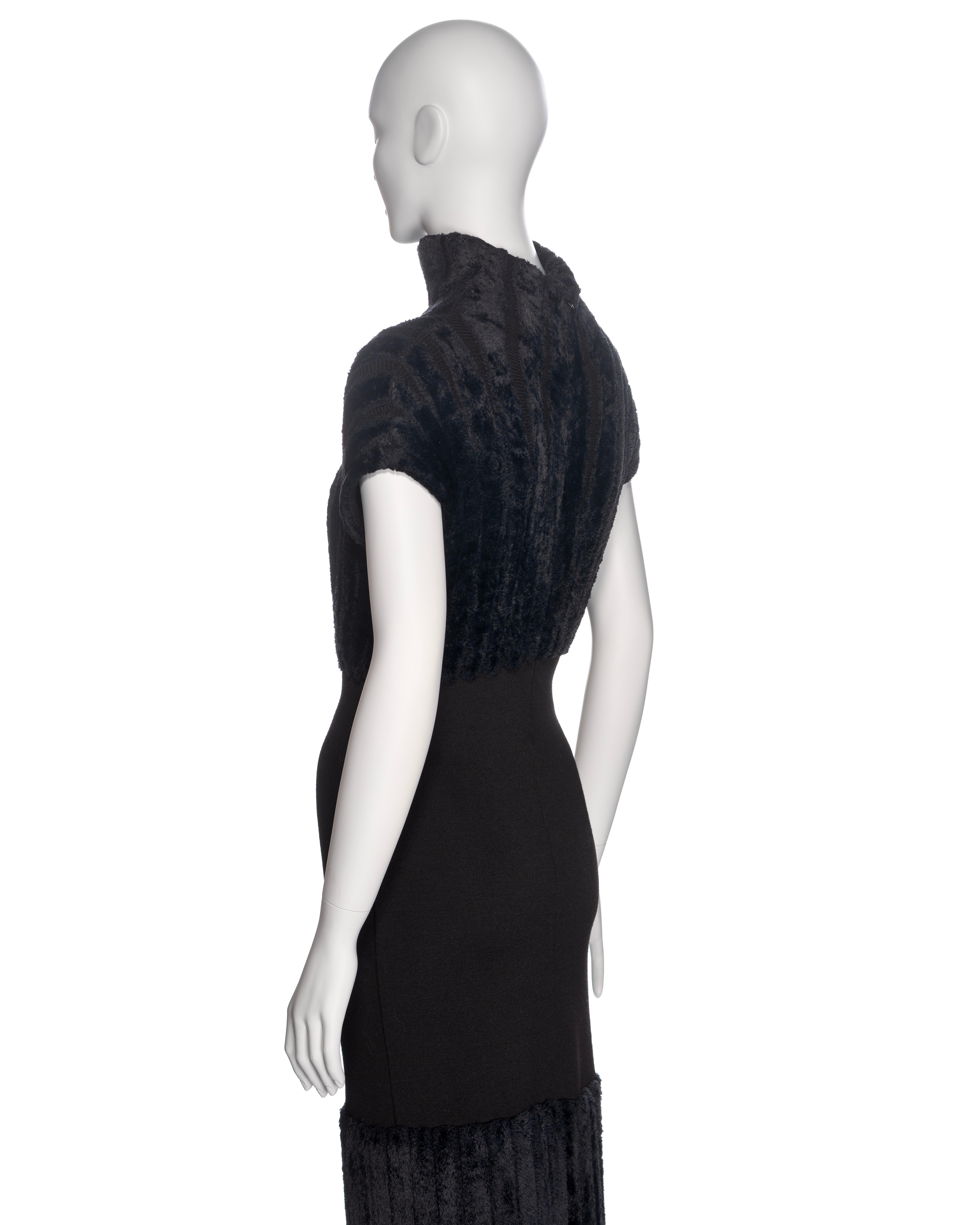 Alaia by Azzedine Alaia Vestido de noche de cuello alto de chenilla de lana negra, SS 1994 en venta 7