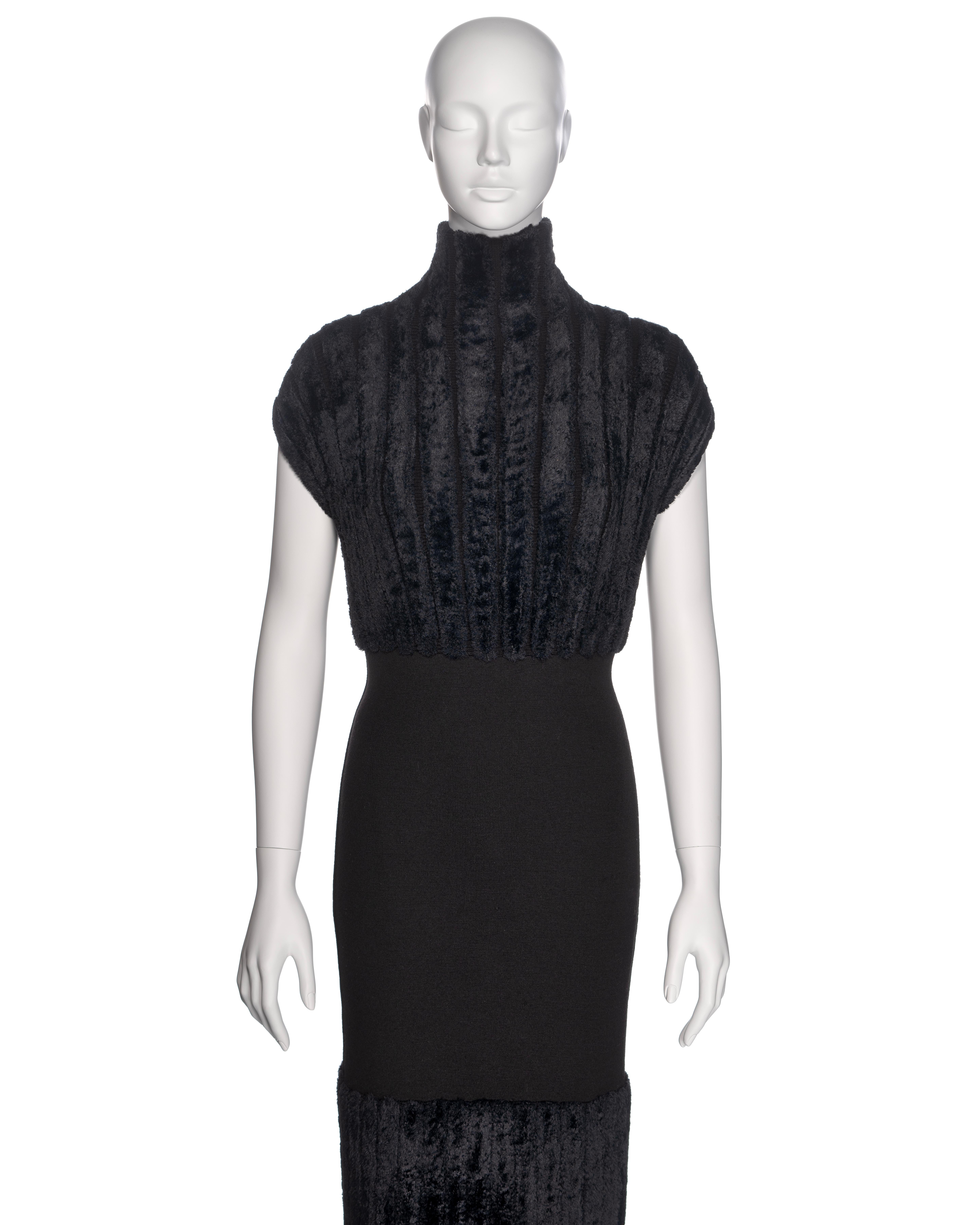 Alaia by Azzedine Alaia Vestido de noche de cuello alto de chenilla de lana negra, SS 1994 Negro en venta