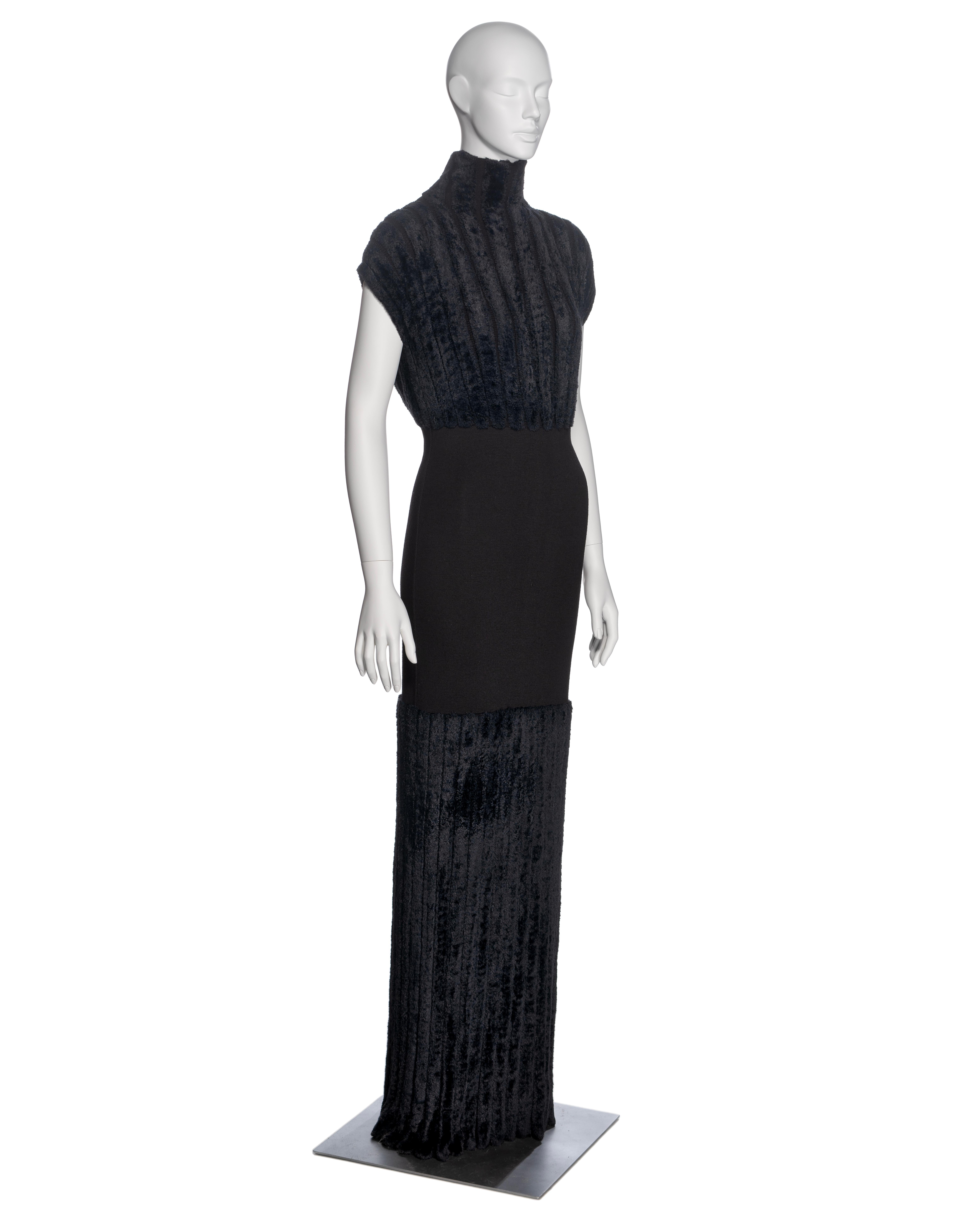 Alaia by Azzedine Alaia Vestido de noche de cuello alto de chenilla de lana negra, SS 1994 en Bueno estado para la venta en London, GB