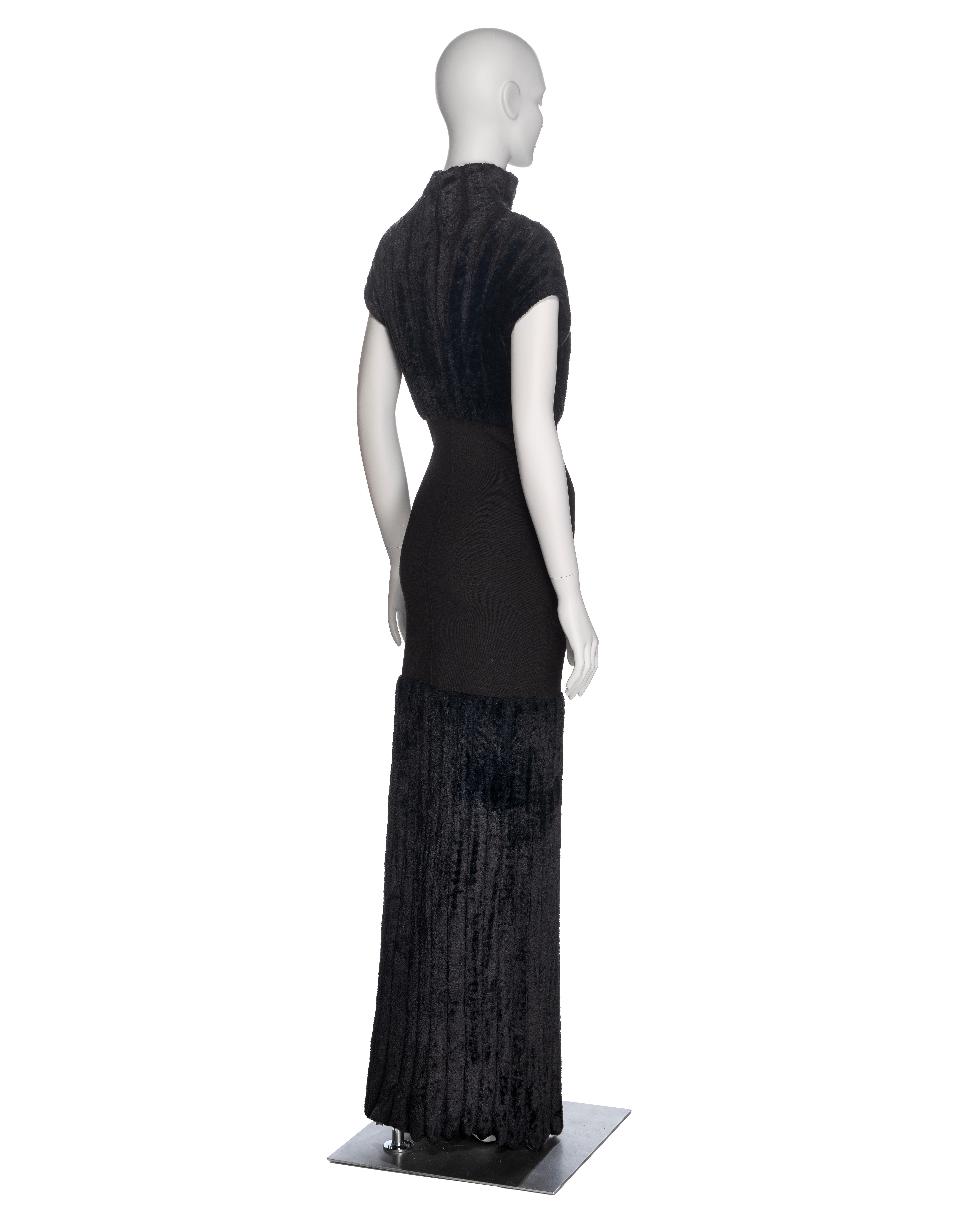 Alaia by Azzedine Alaia Vestido de noche de cuello alto de chenilla de lana negra, SS 1994 en venta 1