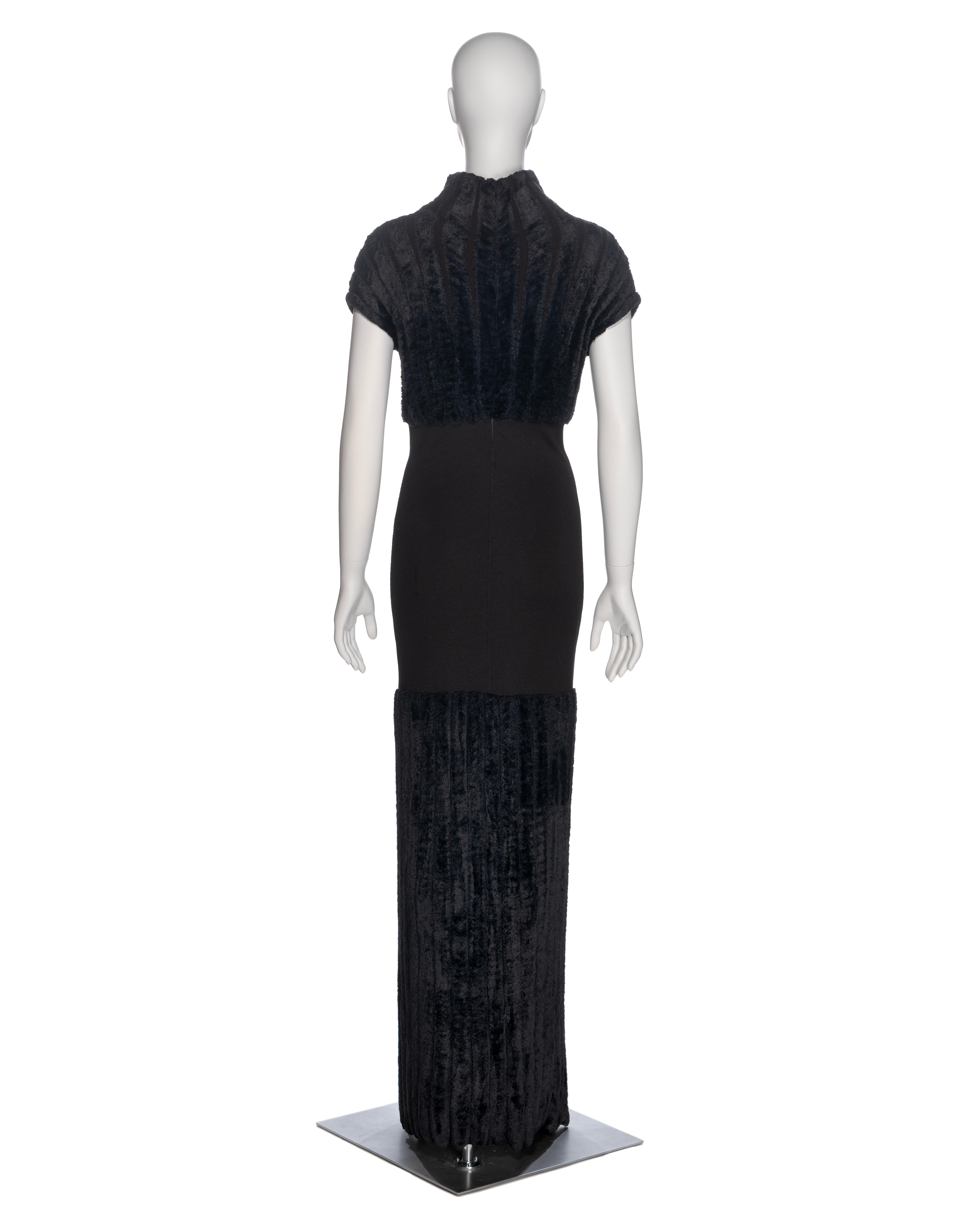 Alaia by Azzedine Alaia Vestido de noche de cuello alto de chenilla de lana negra, SS 1994 en venta 3