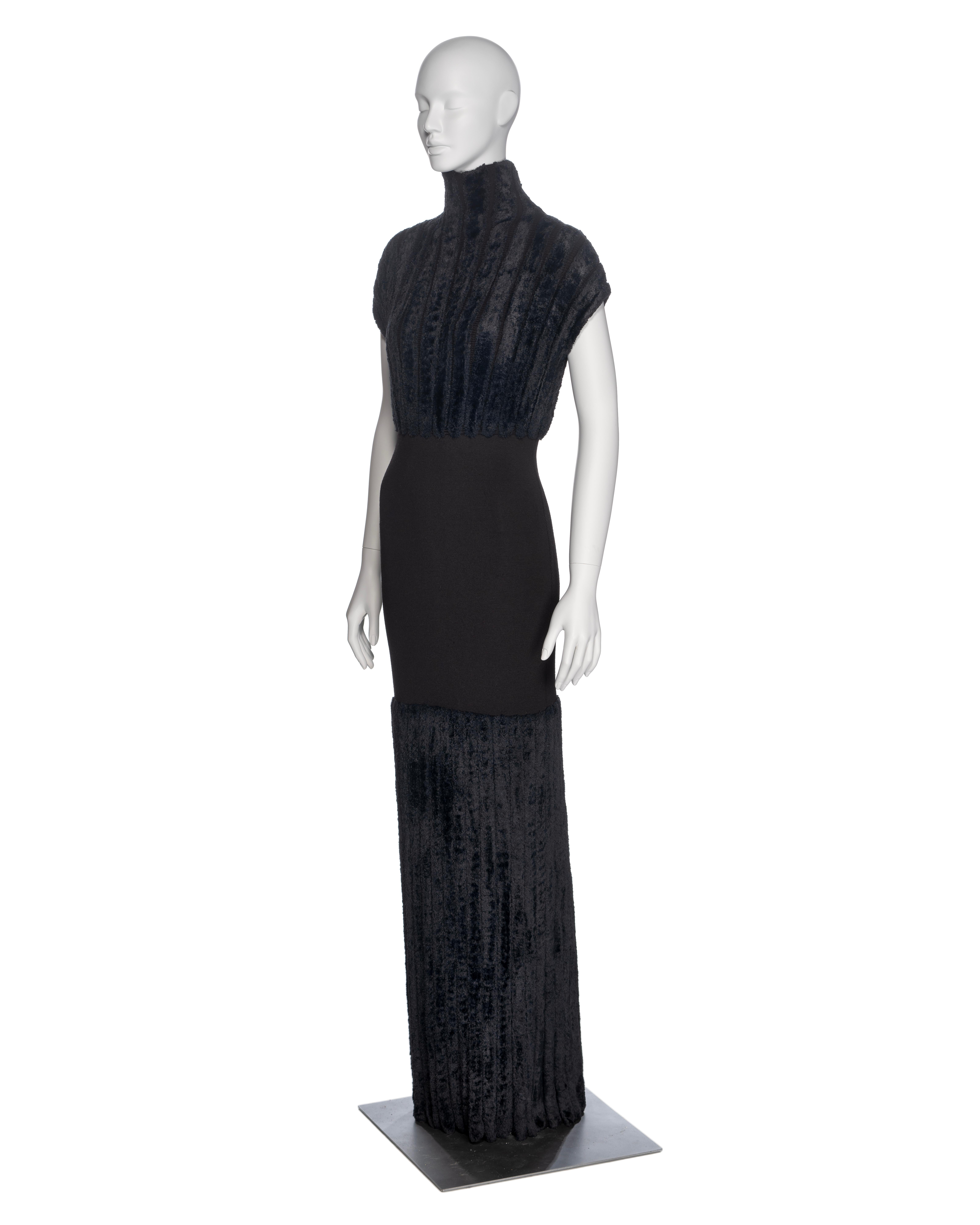 Alaia by Azzedine Alaia Vestido de noche de cuello alto de chenilla de lana negra, SS 1994 en venta 4