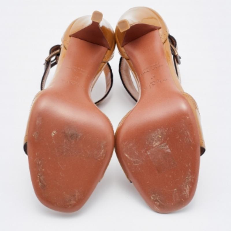 Alaia Sandalias con tira en T de charol caramelo talla 37 en venta 1