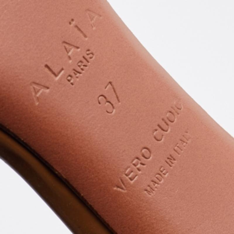 Alaia Sandalias con tira en T de charol caramelo talla 37 en venta 2