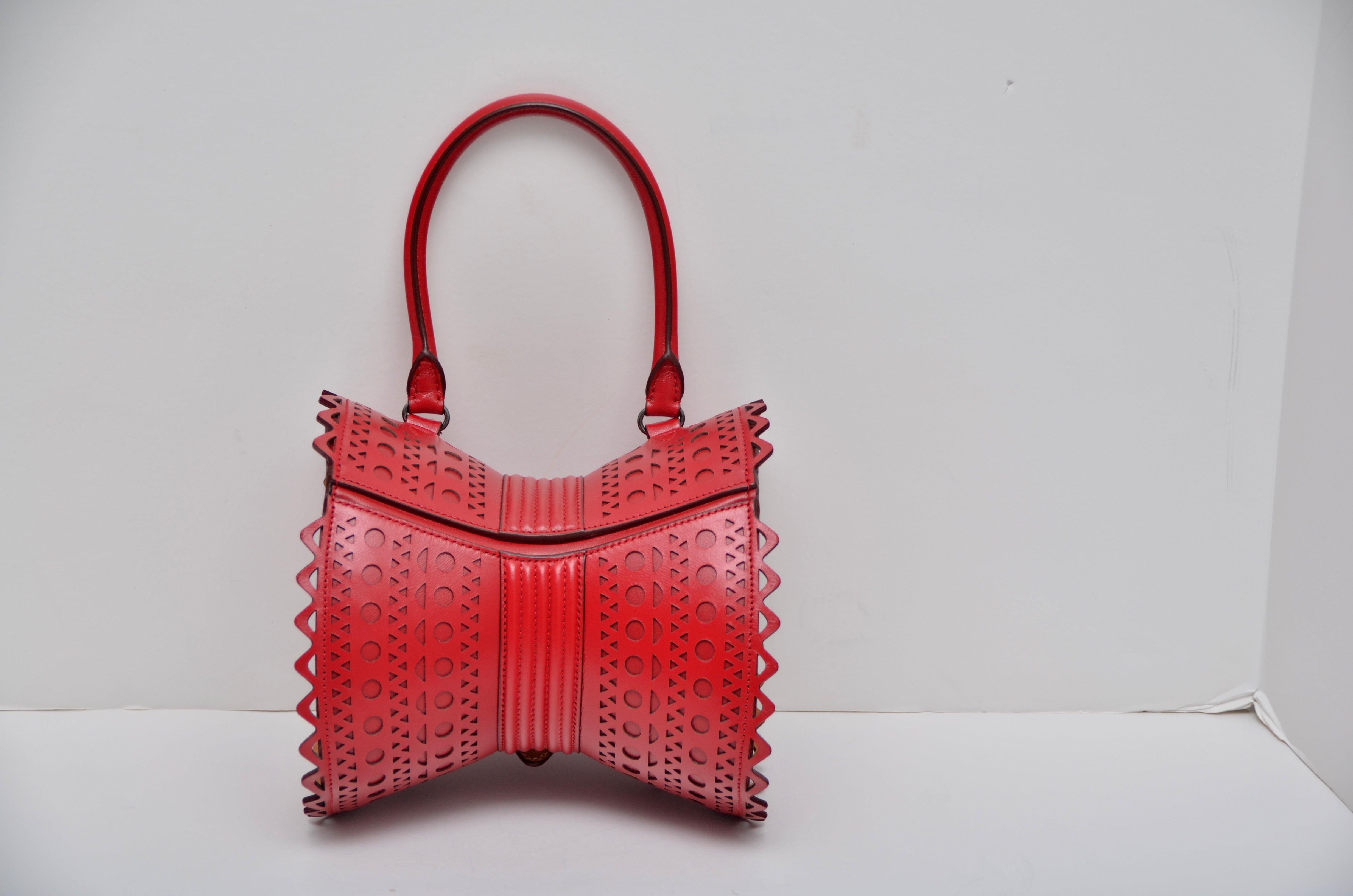 Noir Alaia Corset Red Editions Shoulder Handbag en vente