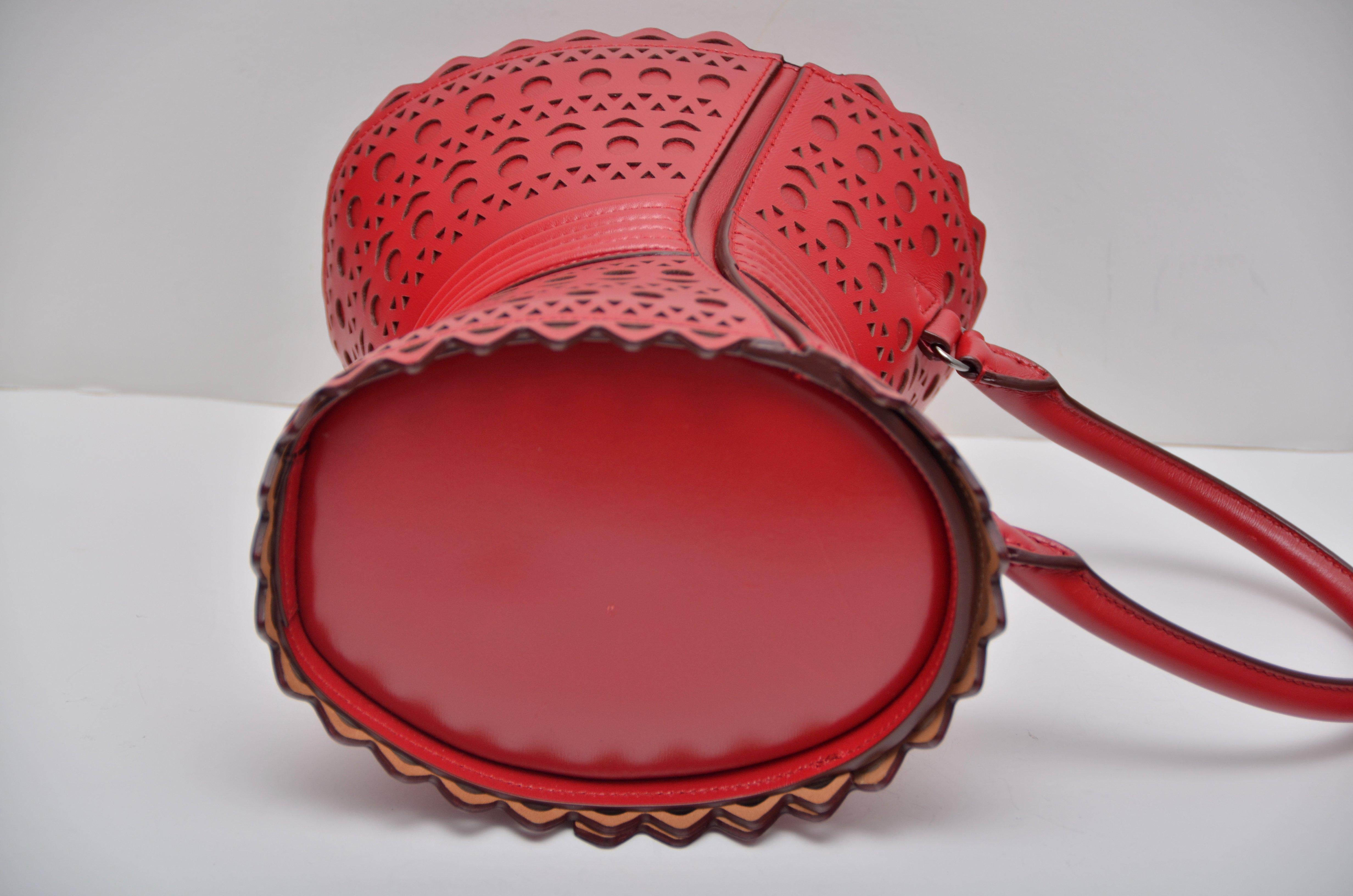 Alaia Corset Red Editions Shoulder Handbag Unisexe en vente