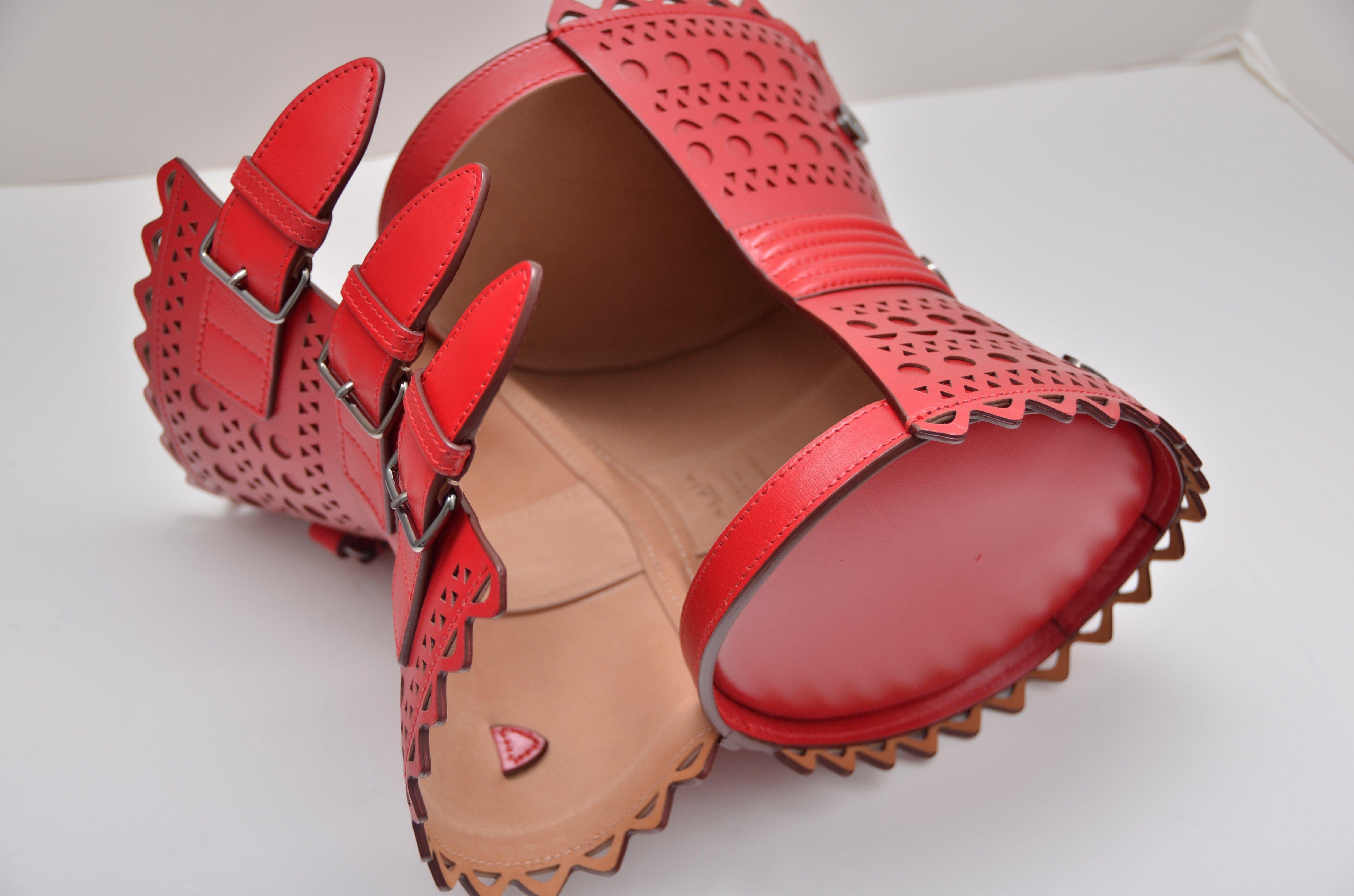 Alaia Corset Red Editions Shoulder Handbag en vente 2