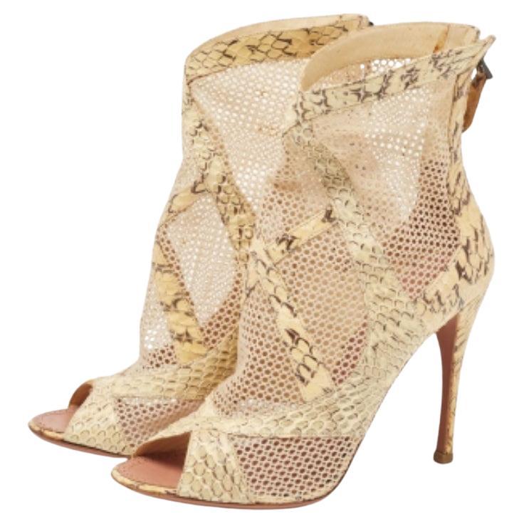 Enjoy the most fashionable days with these stylish booties. Modern in design and craftsmanship, they are fashioned to keep you comfortable and chic!