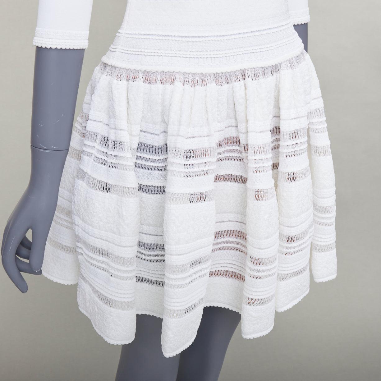 ALAIA - Robe évasée à manches courtes et col bateau en viscose mélangée - crème FR36 S
Référence : SNKO/A00527
Marque : Alaia
Designer : Azzedine Alaia
MATERIAL : Viscose, mélange
Couleur : Crème
Motif : Solide
Fermeture : Zip
Doublure : Maille