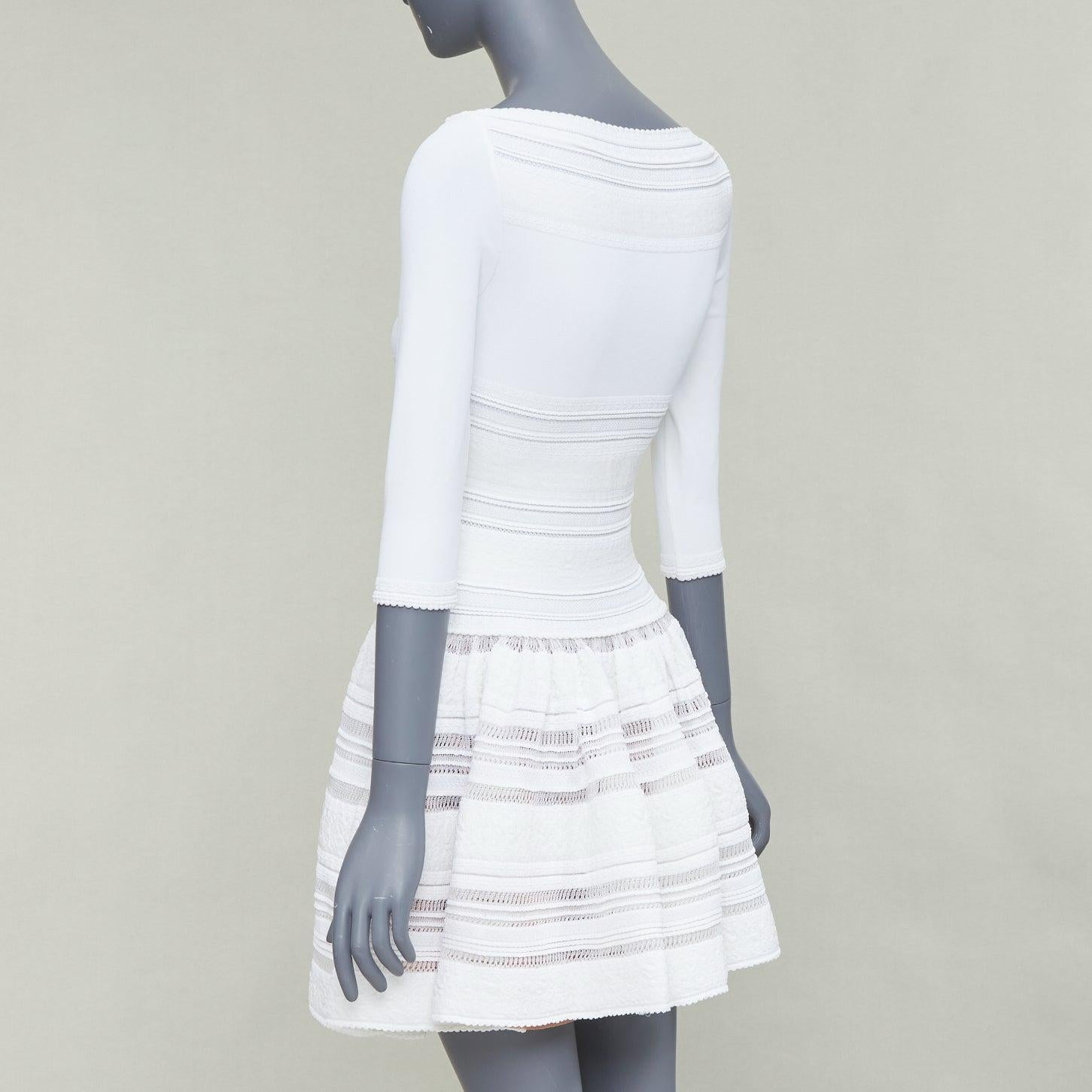 ALAIA - Robe évasée à manches courtes et col bateau en viscose mélangée - crème FR36 S en vente 1