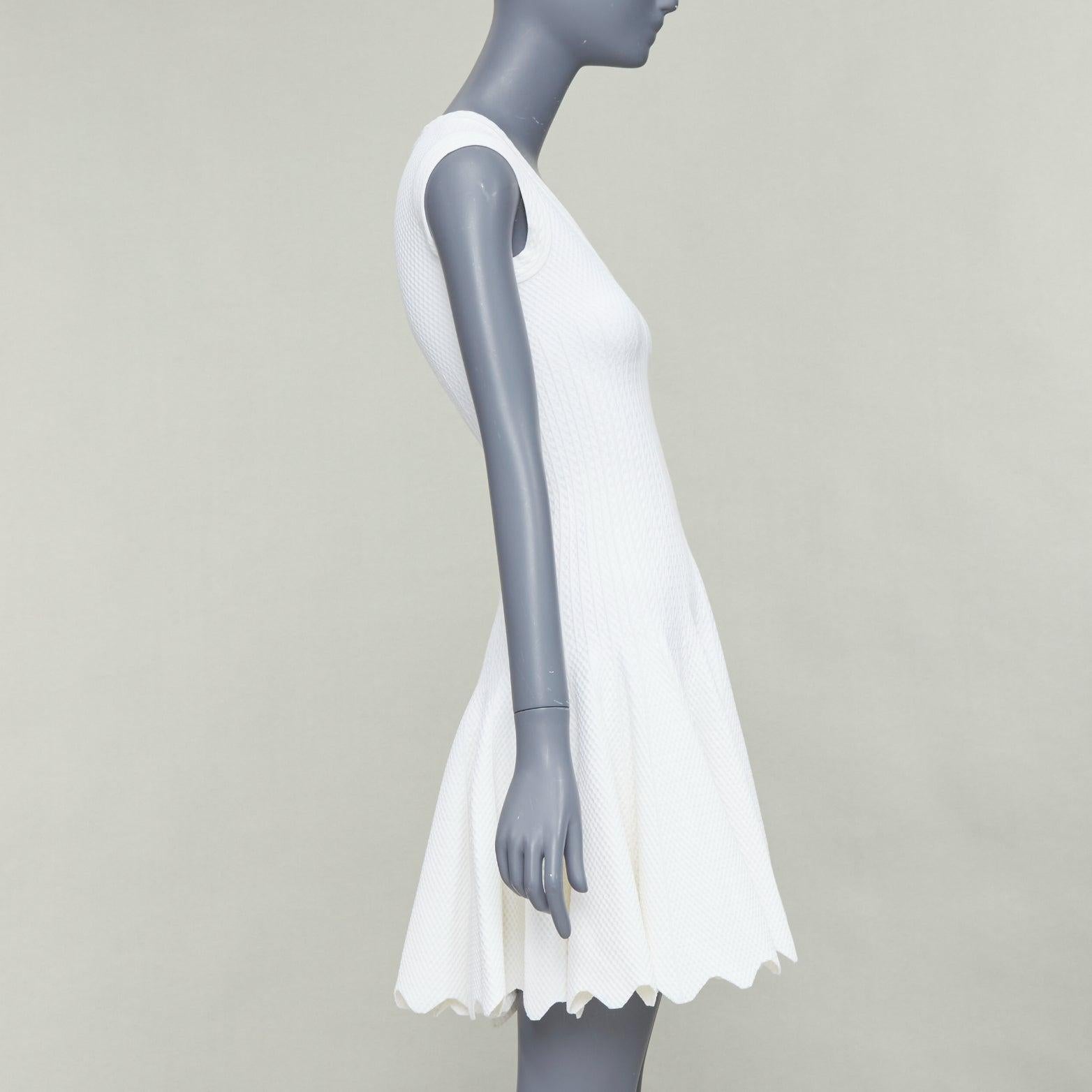 ALAIA crème en maille viscose Robe évasée sans manches à encolure en V FR36 S Bon état - En vente à Hong Kong, NT