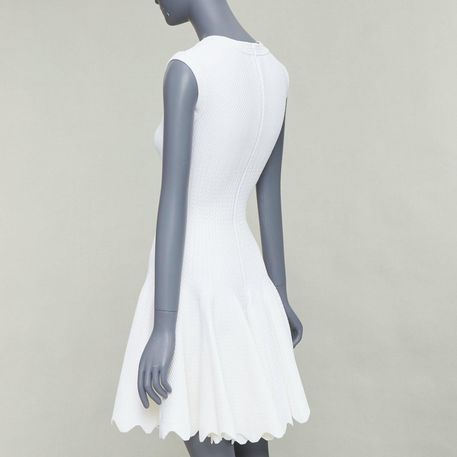 ALAIA crème en maille viscose Robe évasée sans manches à encolure en V FR36 S en vente 1