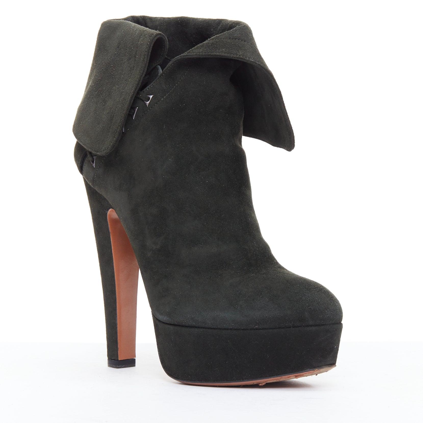 ALAIA - Bottines à talon conique en daim vert foncé à lacets latéraux EU38
Référence : ECLO/A00124
Marque : Alaia
MATERIAL : Suède
Couleur : Vert
Motif : Solide
Fermeture : Up&Up
Doublure : Cuir noir
Fabriqué en : Italie

CONDITION :
Condition :