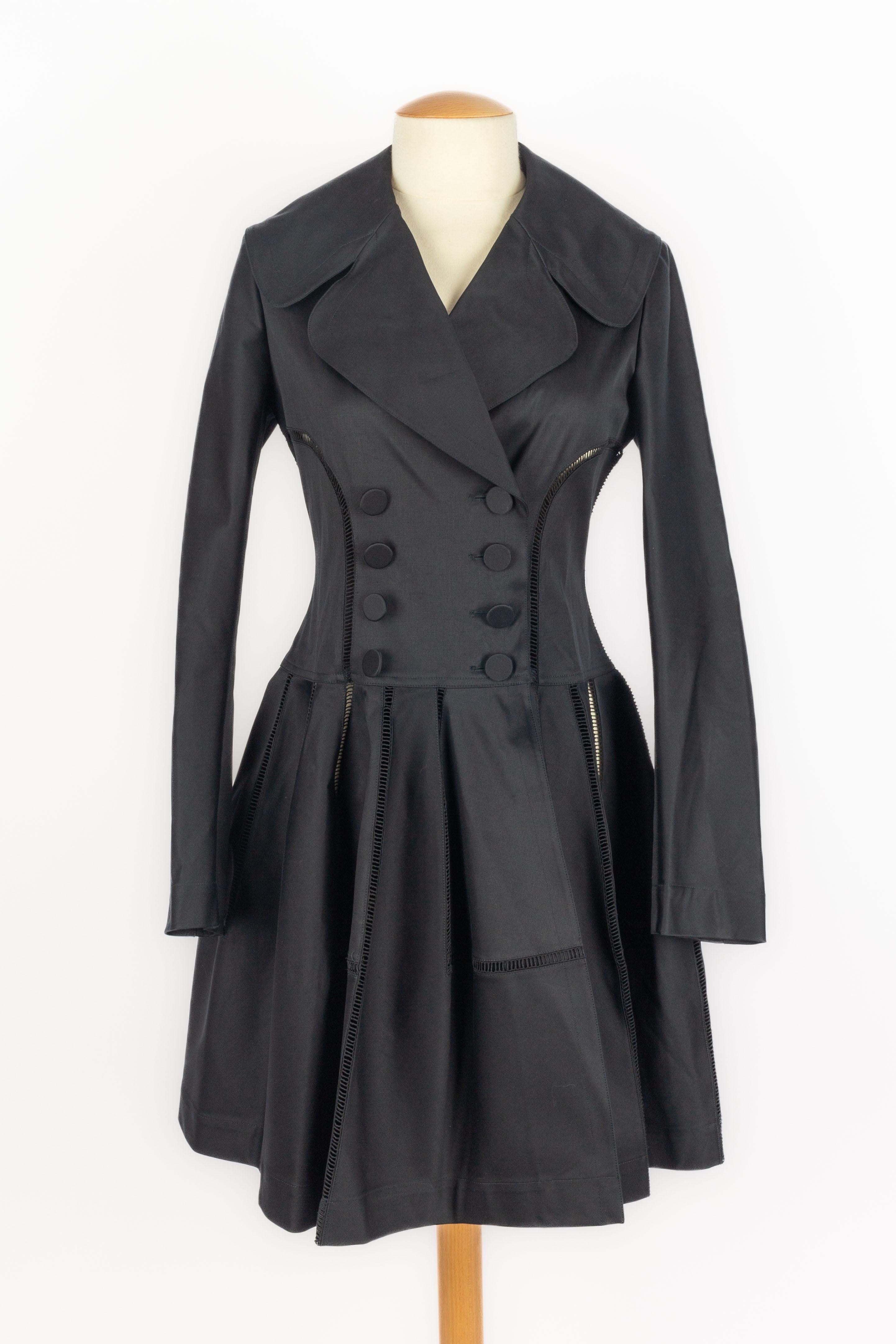 ALAÏA - (Made in France) Black cotton dress / jacket. Size 40FR.

Condition:
Very good condition

Dimensions:
Shoulder width: 38 cm - Chest: 42 cm - Waist: 34 cm - Sleeve length: 59 cm - Length: 92 cm

SKU:M156