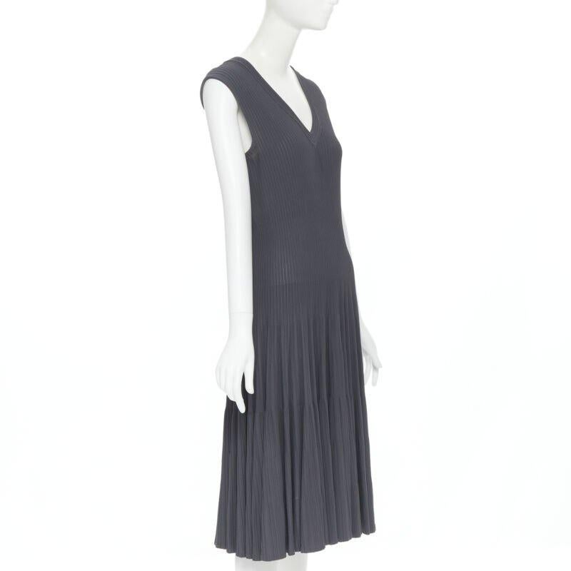 ALAIA dust grey ribbed V-neck sleeveless fit flared cocktail dress M In Good Condition For Sale In Hong Kong, NT