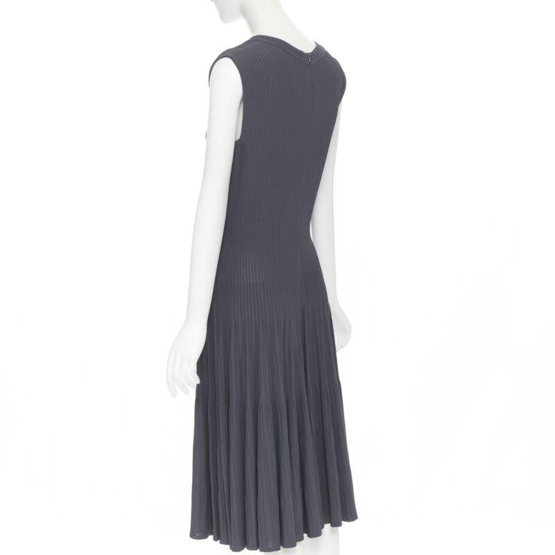 ALAIA dust grey ribbed V-neck sleeveless fit flared cocktail dress M For Sale 2