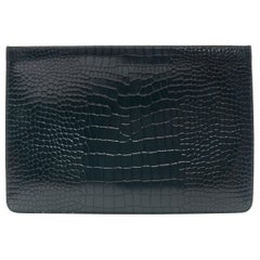 ALAIA - Sac pochette à fermeture éclair en cuir crocodile estampillé vert forêt.