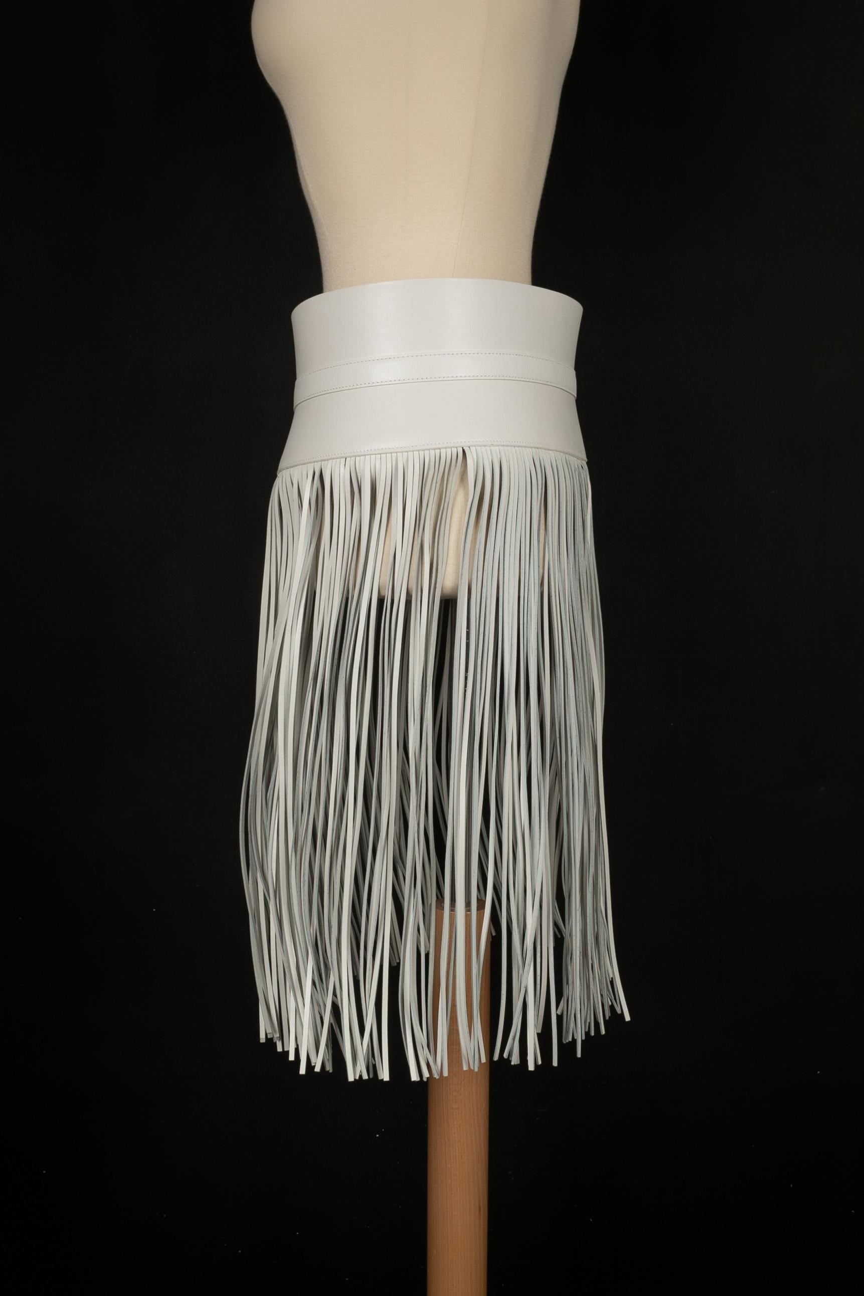 ALAÏA - (Made in Italy) White leather fringed belt. Size 80.

Condition:
Very good condition

Dimensions:
Length: from 77 cm to 80 cm

ACC51
