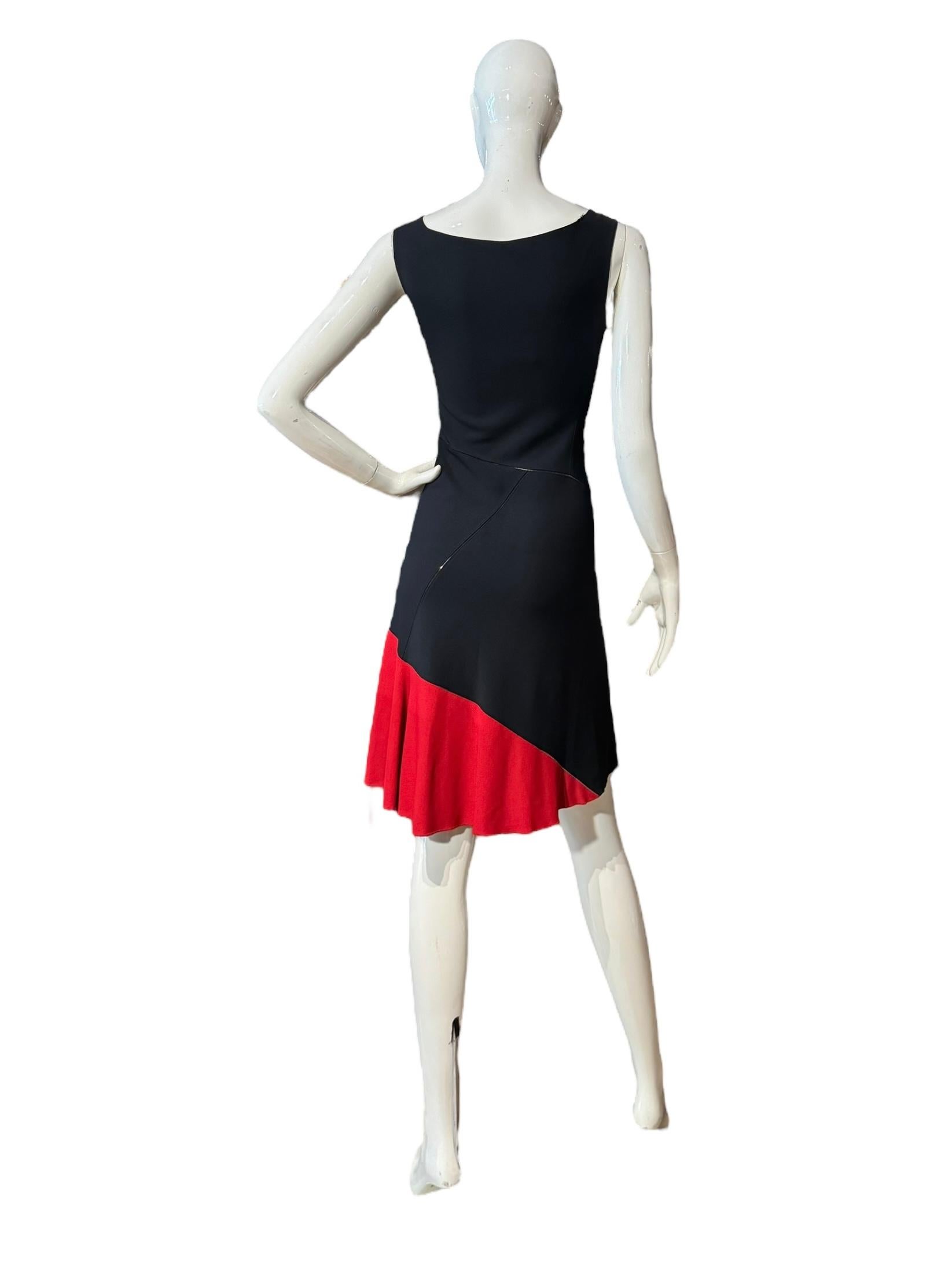 Alaïa Geometrisches Schwarz-Rot Ärmelloses Kleid mit offenen Nähten im Zustand „Gut“ im Angebot in Kingston, NY