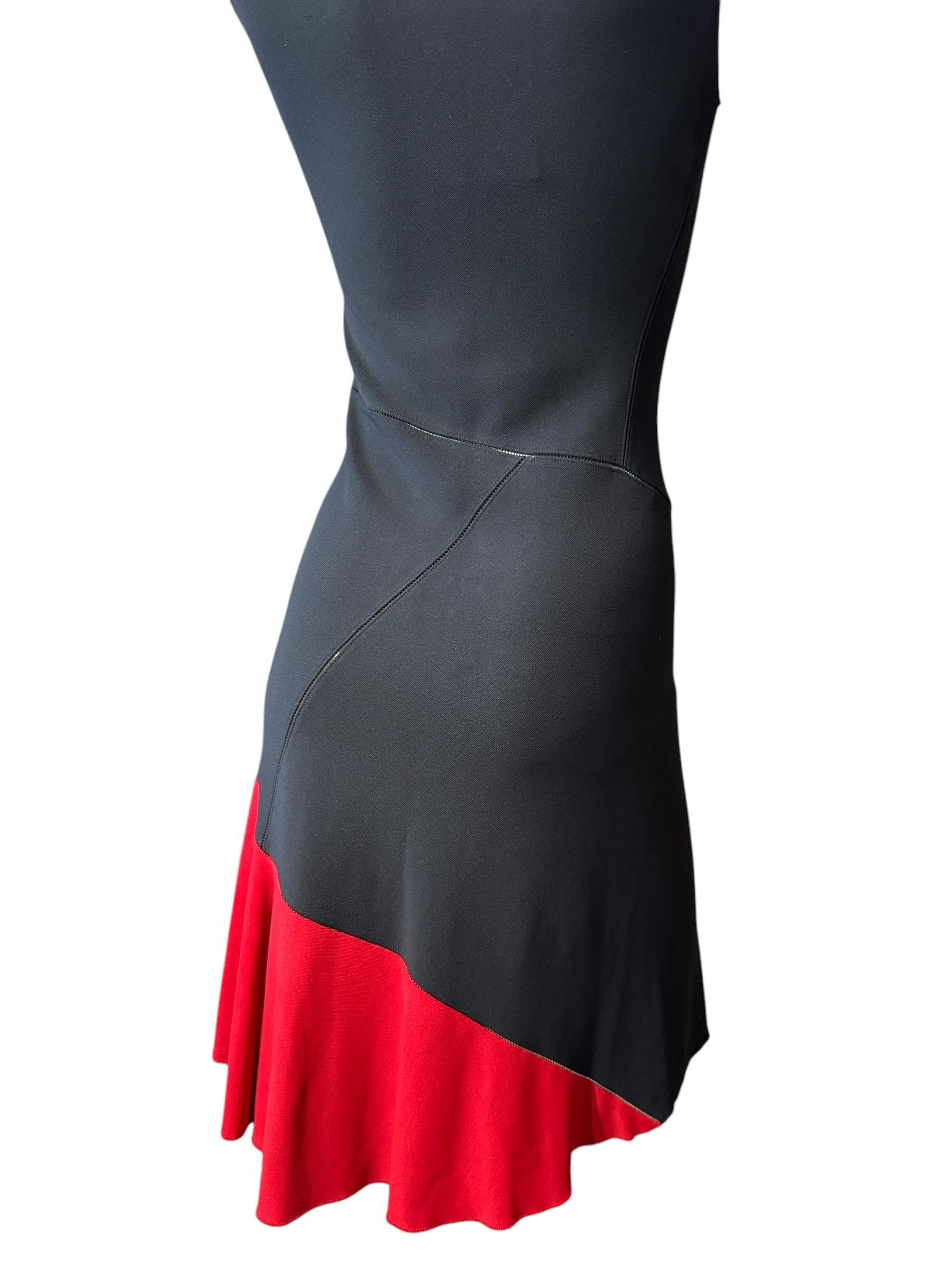 Alaïa Geometrisches Schwarz-Rot Ärmelloses Kleid mit offenen Nähten Damen im Angebot
