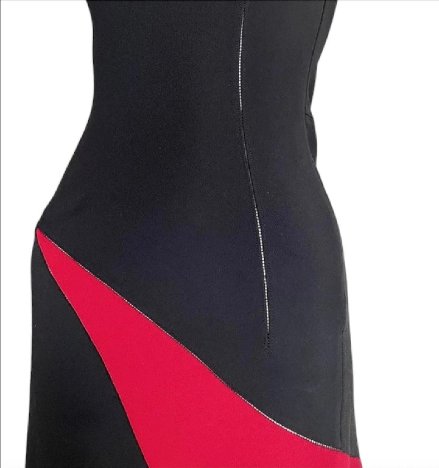 Alaïa Geometrisches Schwarz-Rot Ärmelloses Kleid mit offenen Nähten im Angebot 3