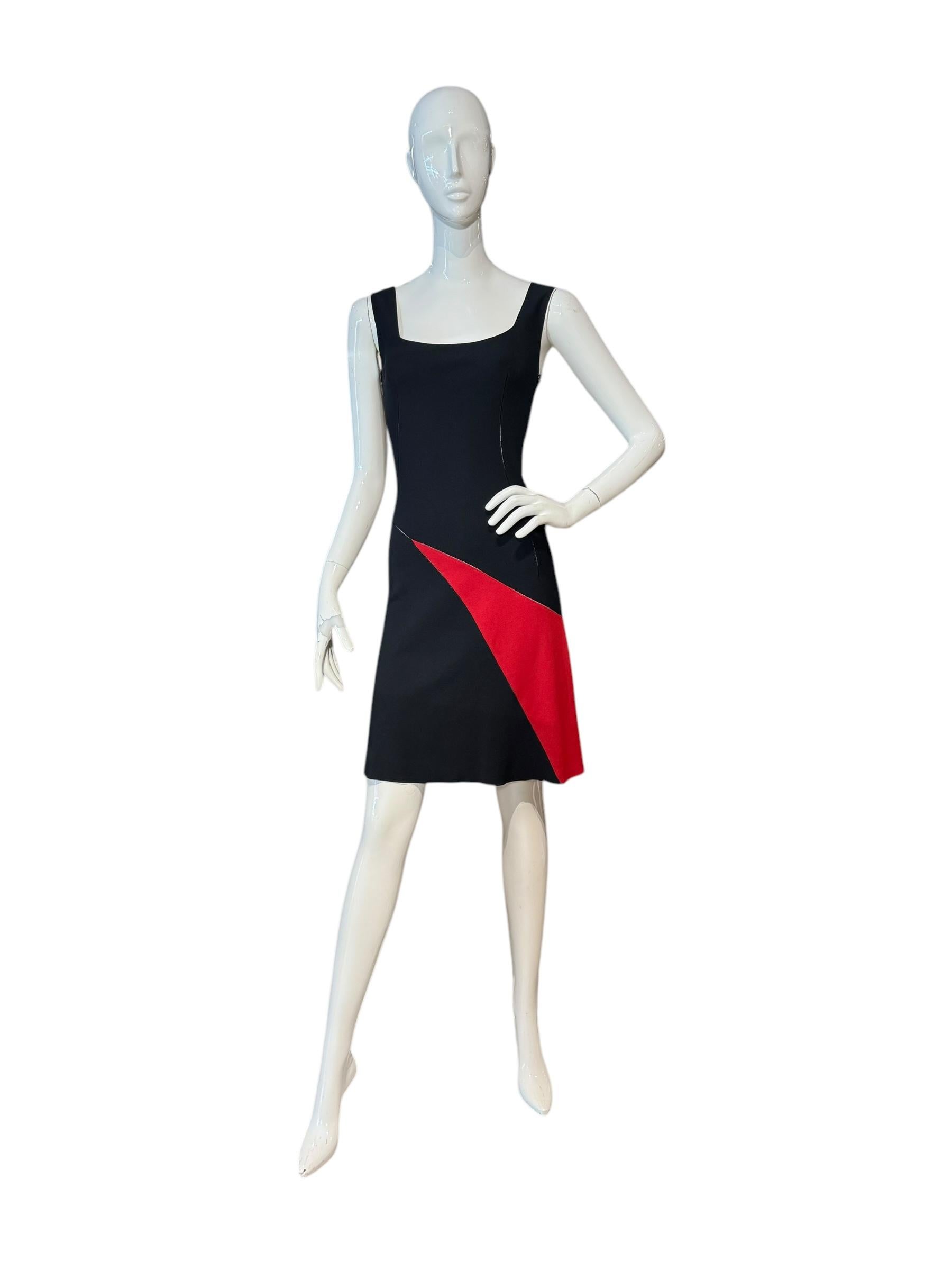 Alaïa - Robe sans manches à coutures ouvertes - Noir et rouge géométriques en vente 5