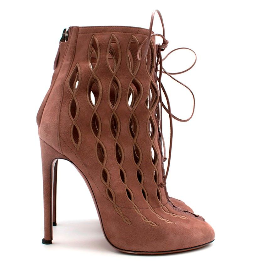 Alaia Goatskin Stiletto Lasercut Ankle Boots   RRP £925

Zips in back
Perforated detail
Laces in front
Leather lining
Rubber lining on sole
Pointed rounded toe

Please note, these items are pre-owned and may show signs of being stored even when