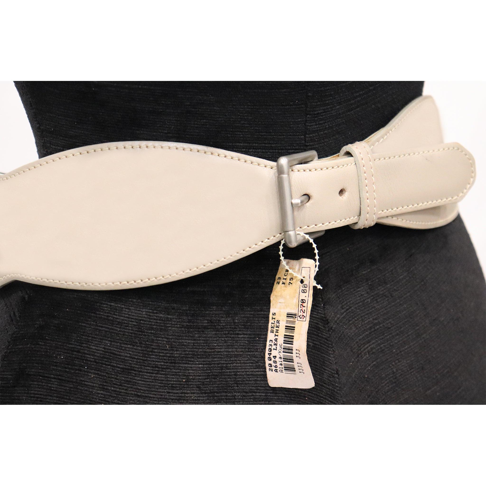 Alaia  Gray Leather Belt W/ Gold Accents. From 1980s in excellent condition. New with Tag

Measurements:

Longest length - 29.8 inches
Shortest length - 28 inches
Width - 2.5 inches