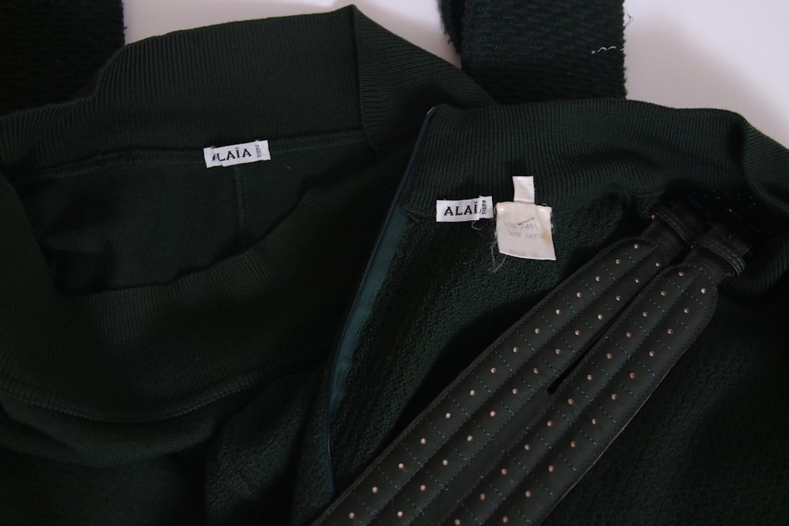 Alaia Grüner Strick-Body-Anzug, Steigbügel-Leggings und passender Ledergürtel (Schwarz) im Angebot