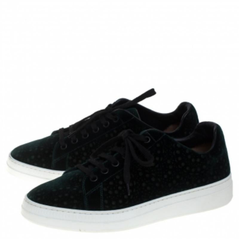 Alaia Green Laser Print Velvet Low Top Sneakers Size 39 In Excellent Condition For Sale In Dubai, Al Qouz 2
