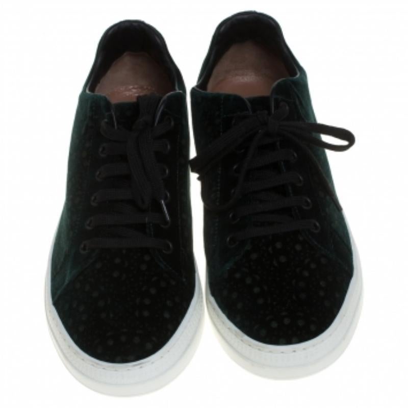 Women's Alaia Green Laser Print Velvet Low Top Sneakers Size 39 For Sale