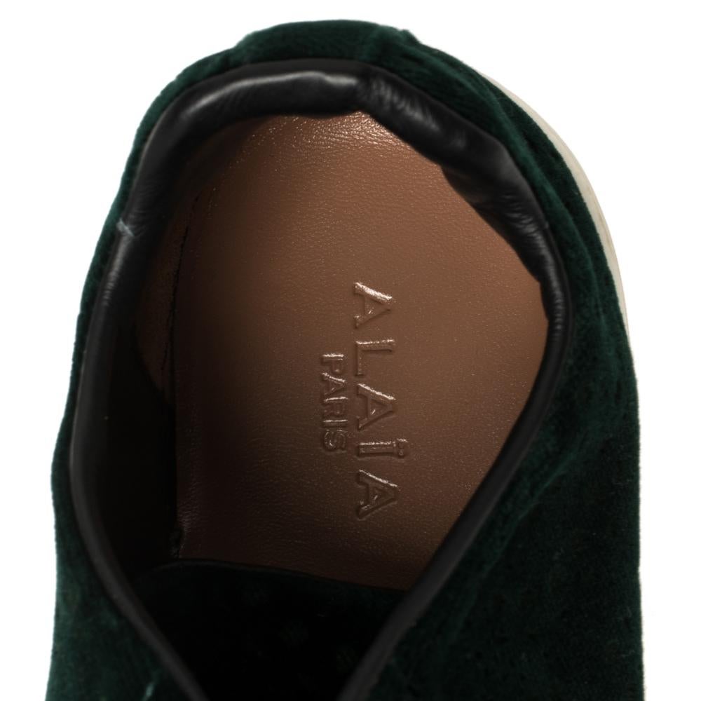Alaia Green Velvet Laser Cut Lace Up Sneaker Size 36 In Good Condition In Dubai, Al Qouz 2