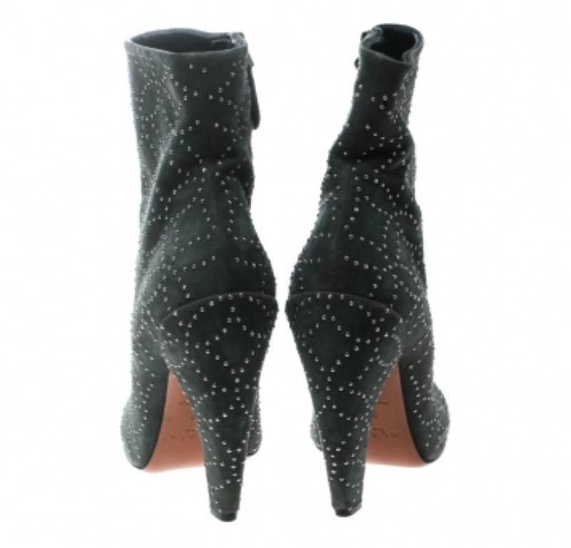 De las mujeres Alaia Botines de ante gris con adornos de tachuelas Talla 37 en venta