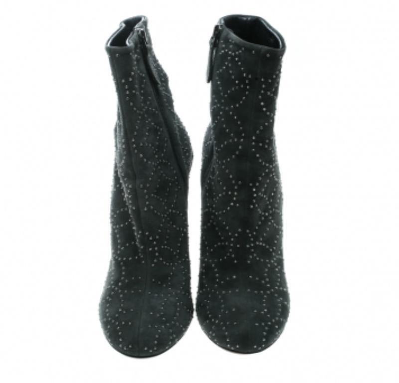 Alaia Botines de ante gris con adornos de tachuelas Talla 37 en venta 1