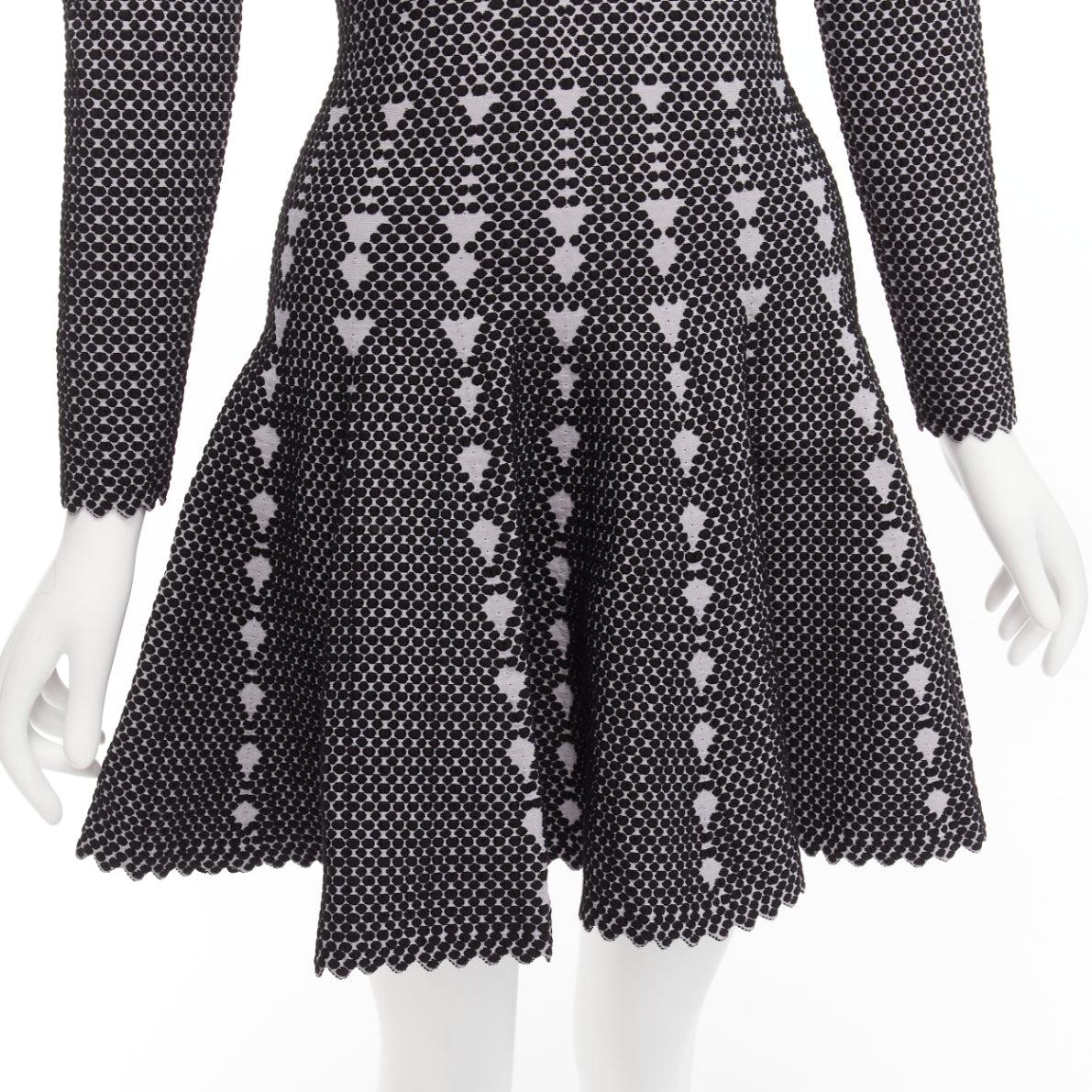 ALAIA grey virgin wool blend black graphic jacquard bateau fit flare dress FR36 S
Reference: AAWC/A01083
Brand: Alaia
Material: Virgin Wool, Blend
Color: Grey, Black
Pattern: Polka Dot
Closure: Zip
Extra Details: Back zip.
Made in: