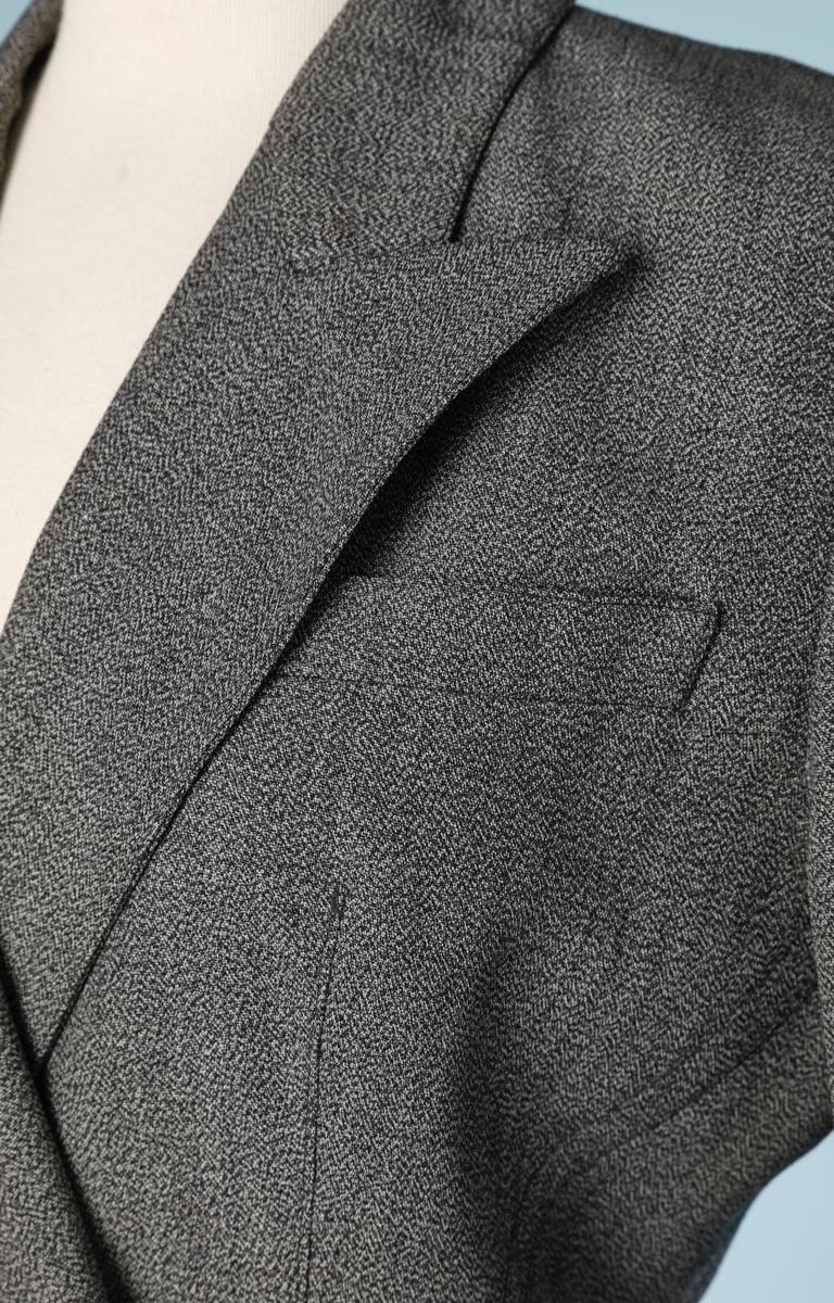 Grey woollen jacket with long sleeves, double breasted, breast pocket. .
back width 40cm
Size 40 French
8 US
