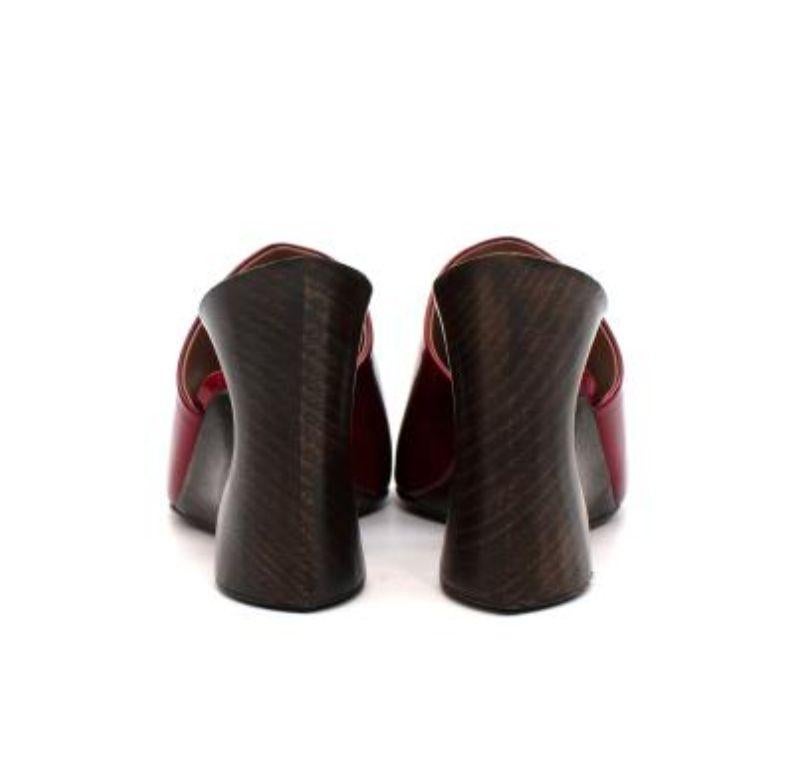 Alaia Iridescent Red Sculpture Mules In Good Condition For Sale In London, GB
