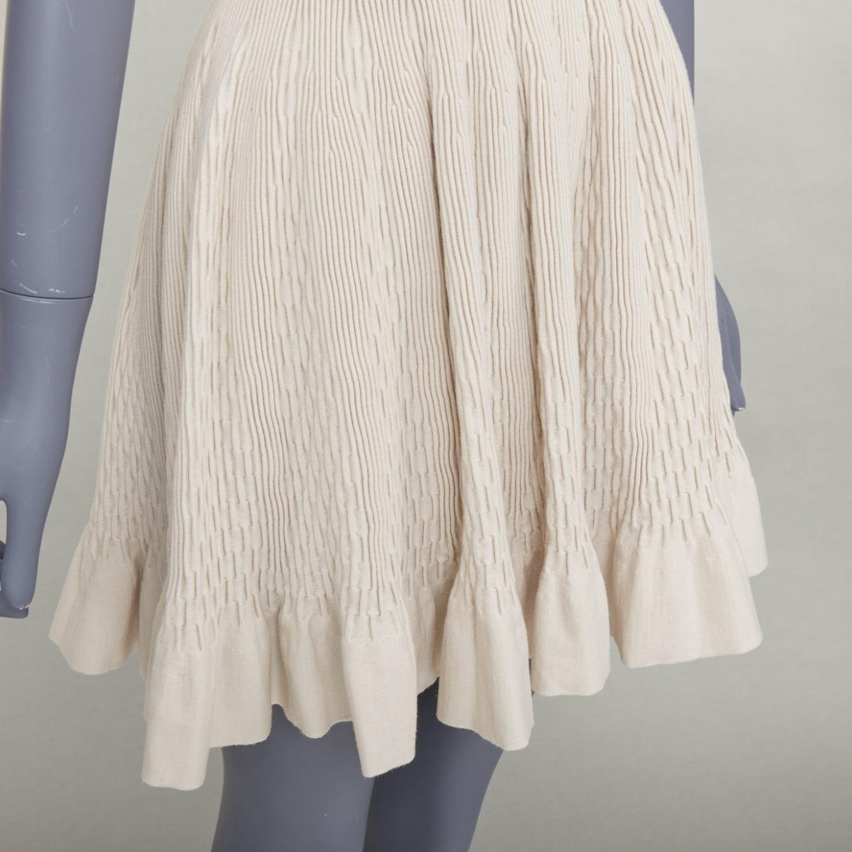 ALAIA ivoire beige laine vierge taille contour robe évasée sans manches FR36 S
Référence : SNKO/A00524
Marque : Alaia
Designer : Azzedine Alaia
MATERIAL : Laine vierge, mélange
Couleur : Beige
Motif : Solide
Fermeture : Zip
Détails supplémentaires :