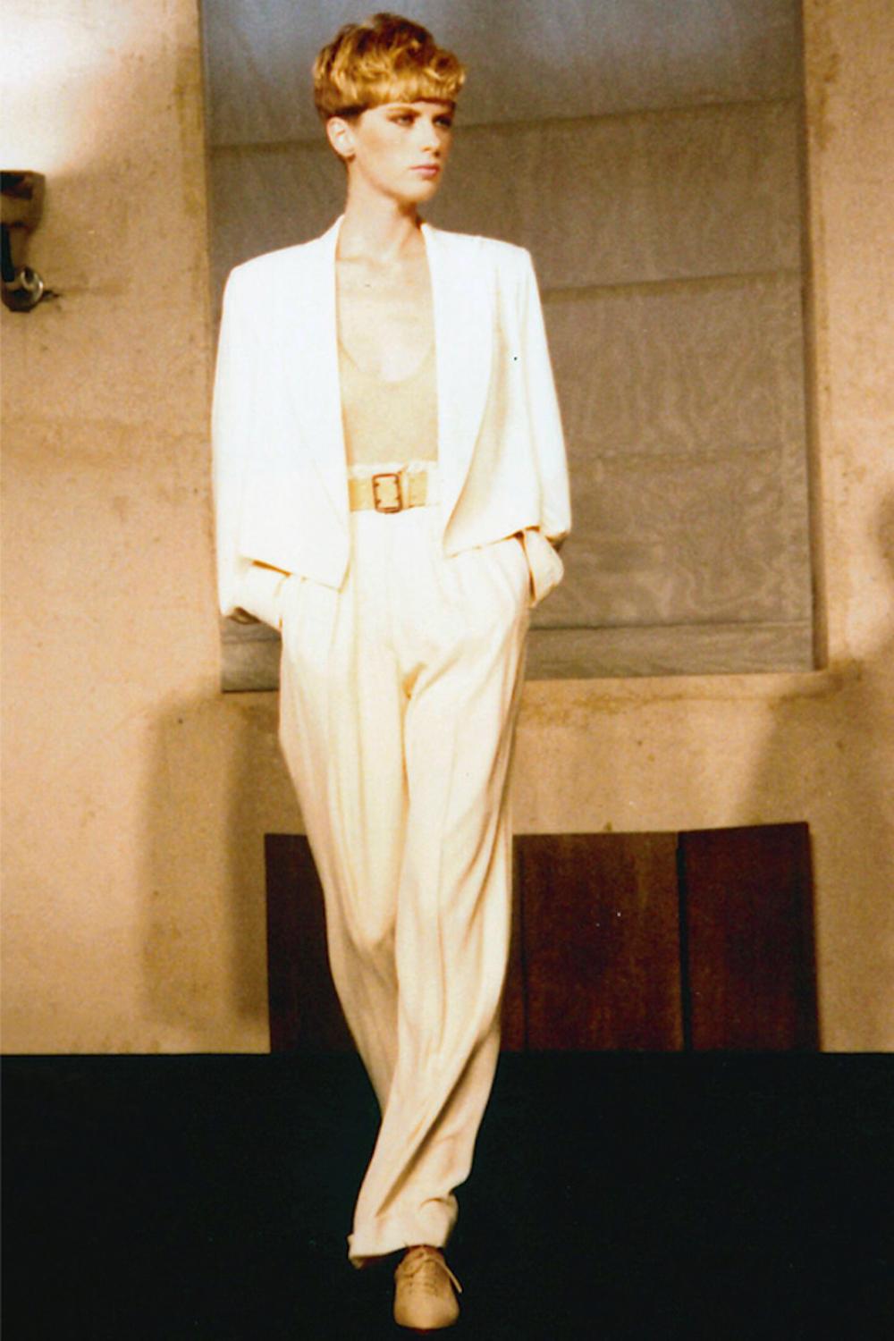- Spring / Summer 1985 Runway collection by Azzedine Alaïa

- Sold by Mae Vintage 

- Ivory suit with high-waisted trouser and cropped jacket with signature curved seam sleeves