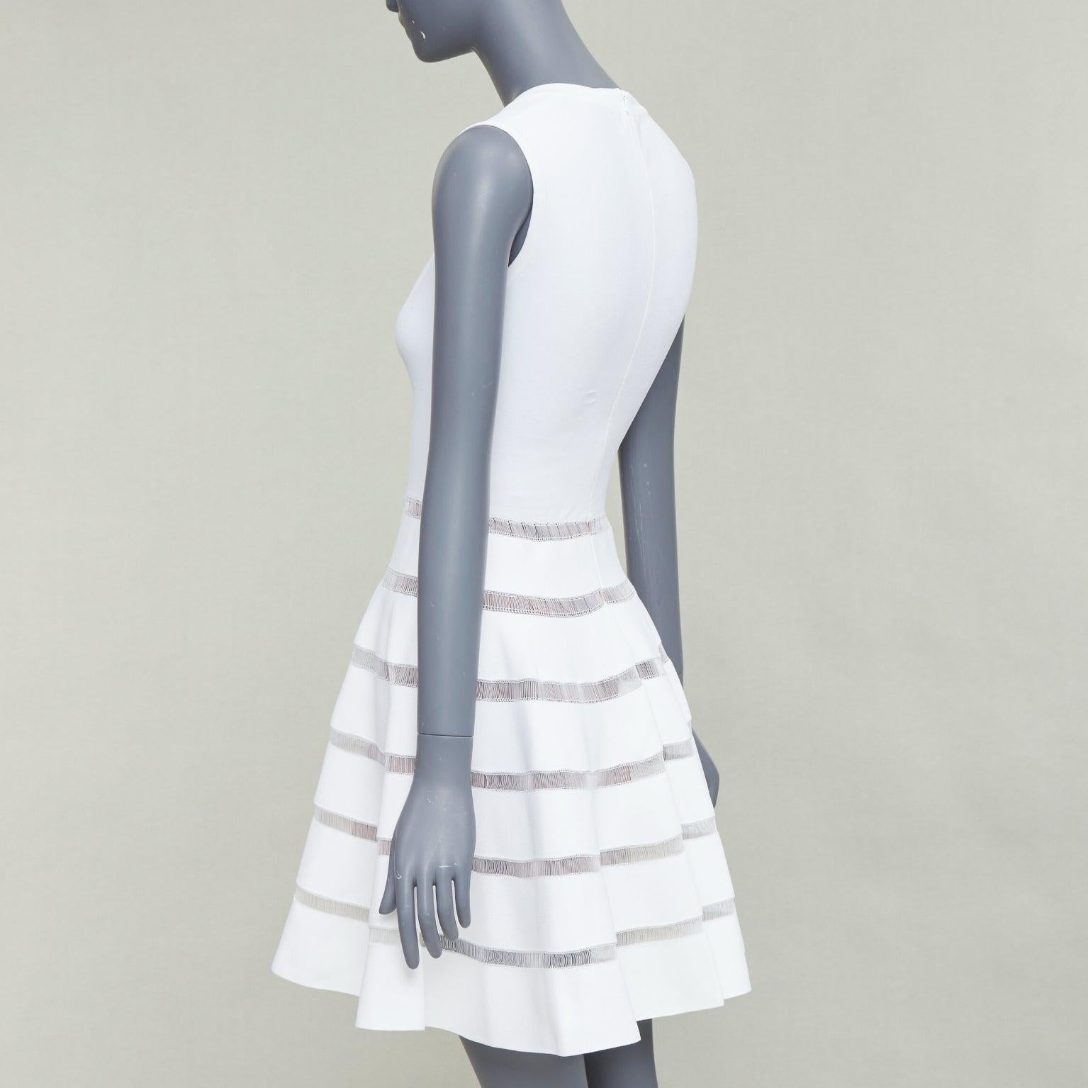ALAIA ivoire, viscose mélangée, col carré, robe évasée et ajustée en tricot à mailles transparentes FR36 S en vente 1